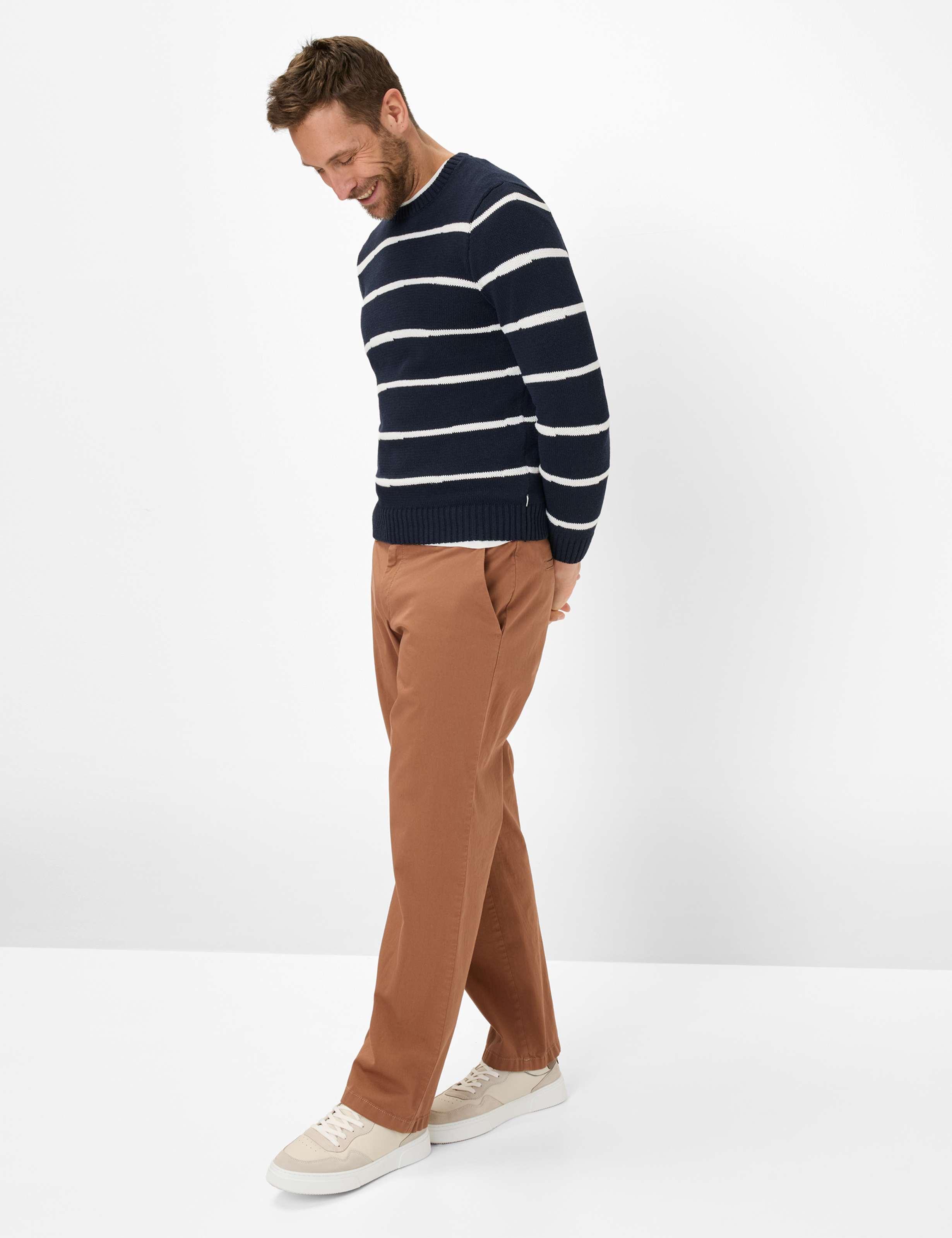 Homme Style RICK Bleu Foncé  Tenue du mannequin