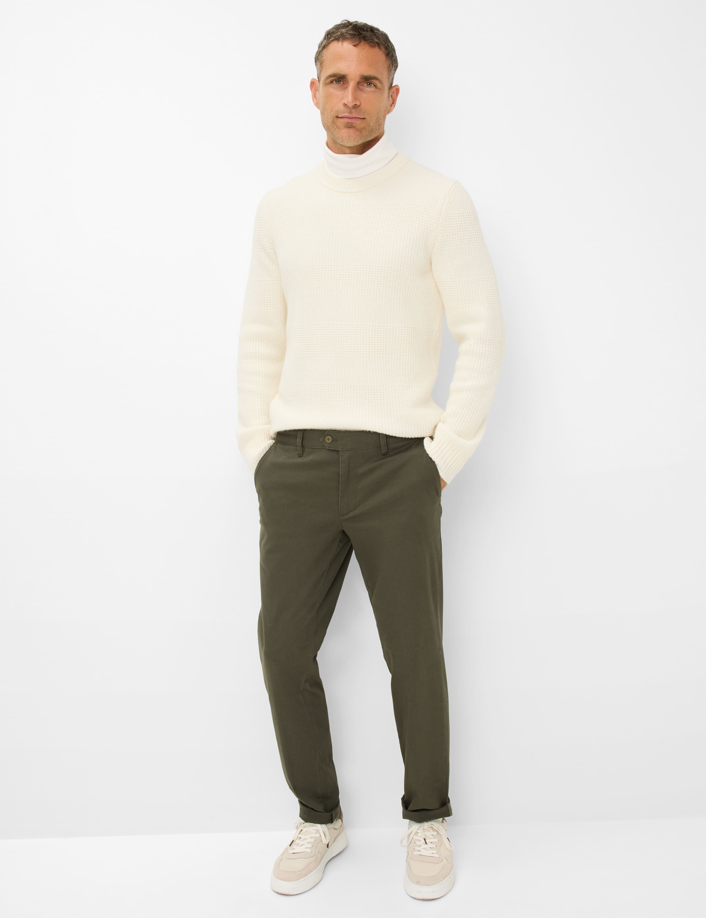 Homme Style JIM Vert Foncé Modern Fit Tenue du mannequin