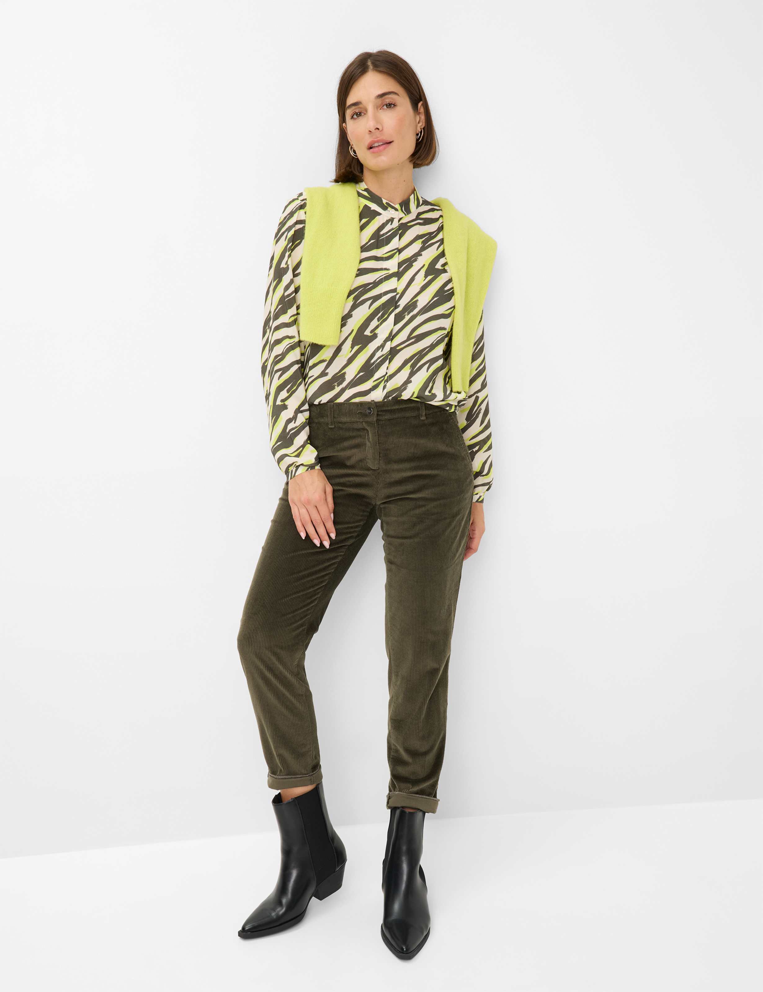 Damen Style MARON S Grün - Khaki Regular Fit Model Outfit