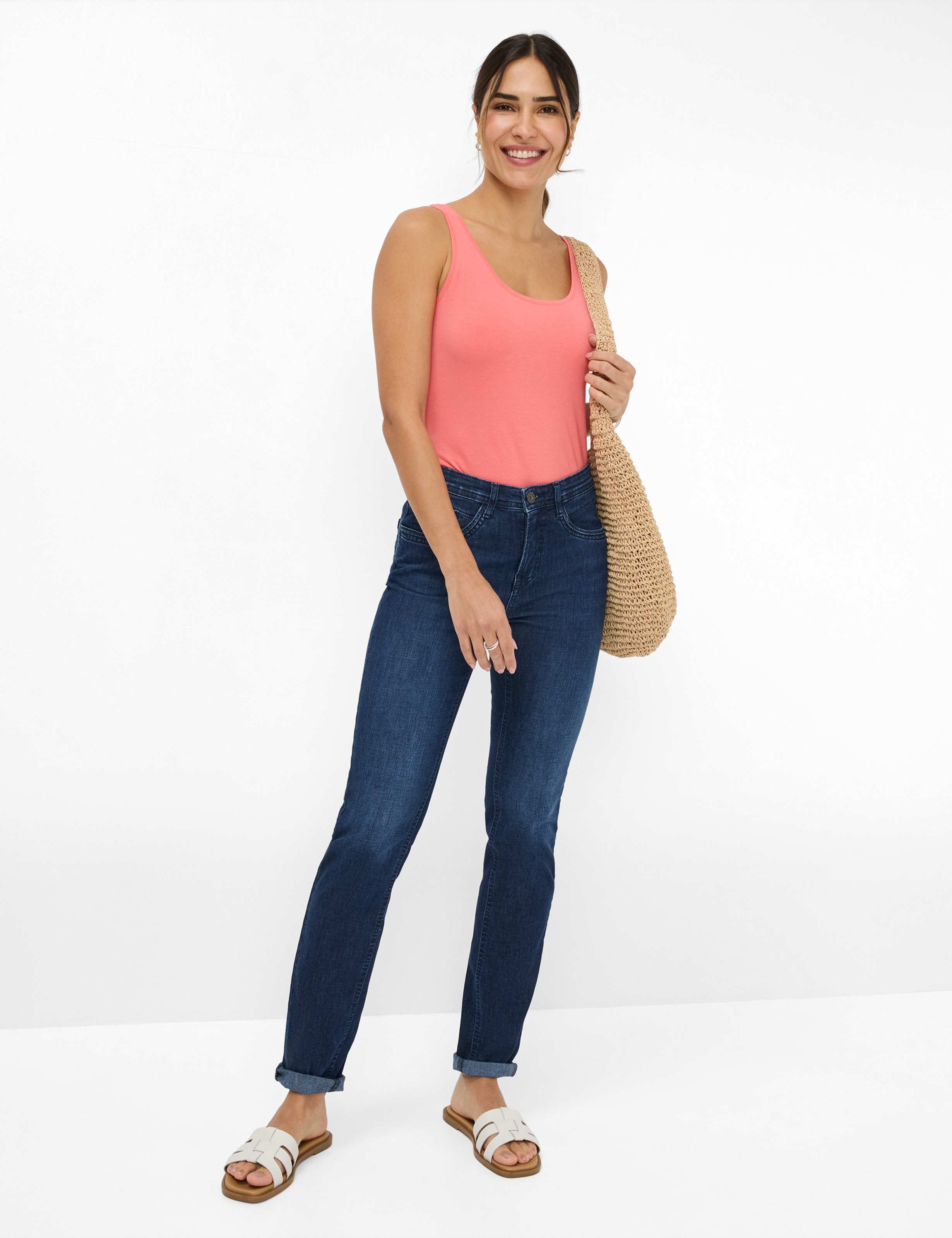 Women Style CAROLA Denim Dark Blue Feminine Fit Model Outfit