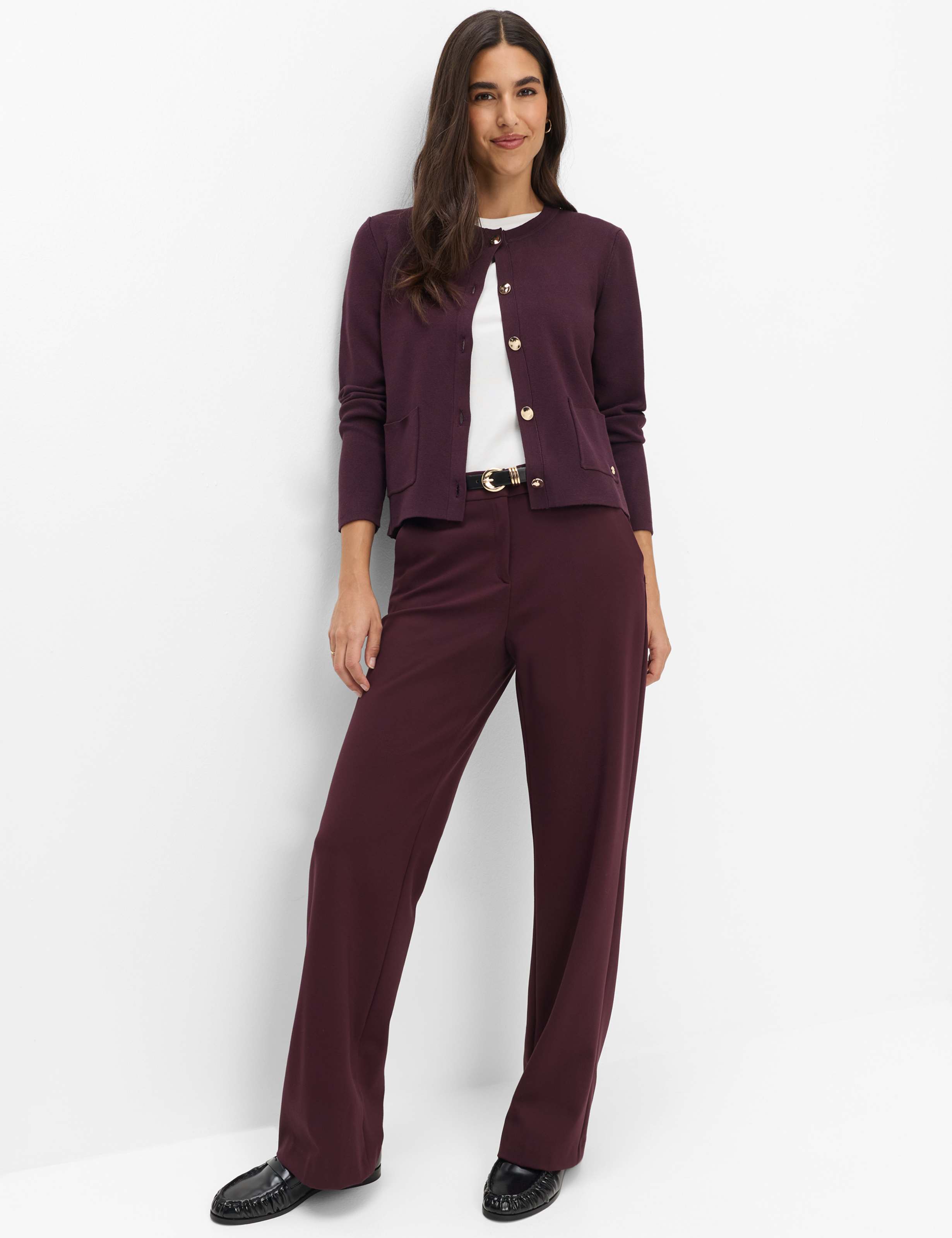 Damen Style AMI Dunkles Lila  Model Outfit