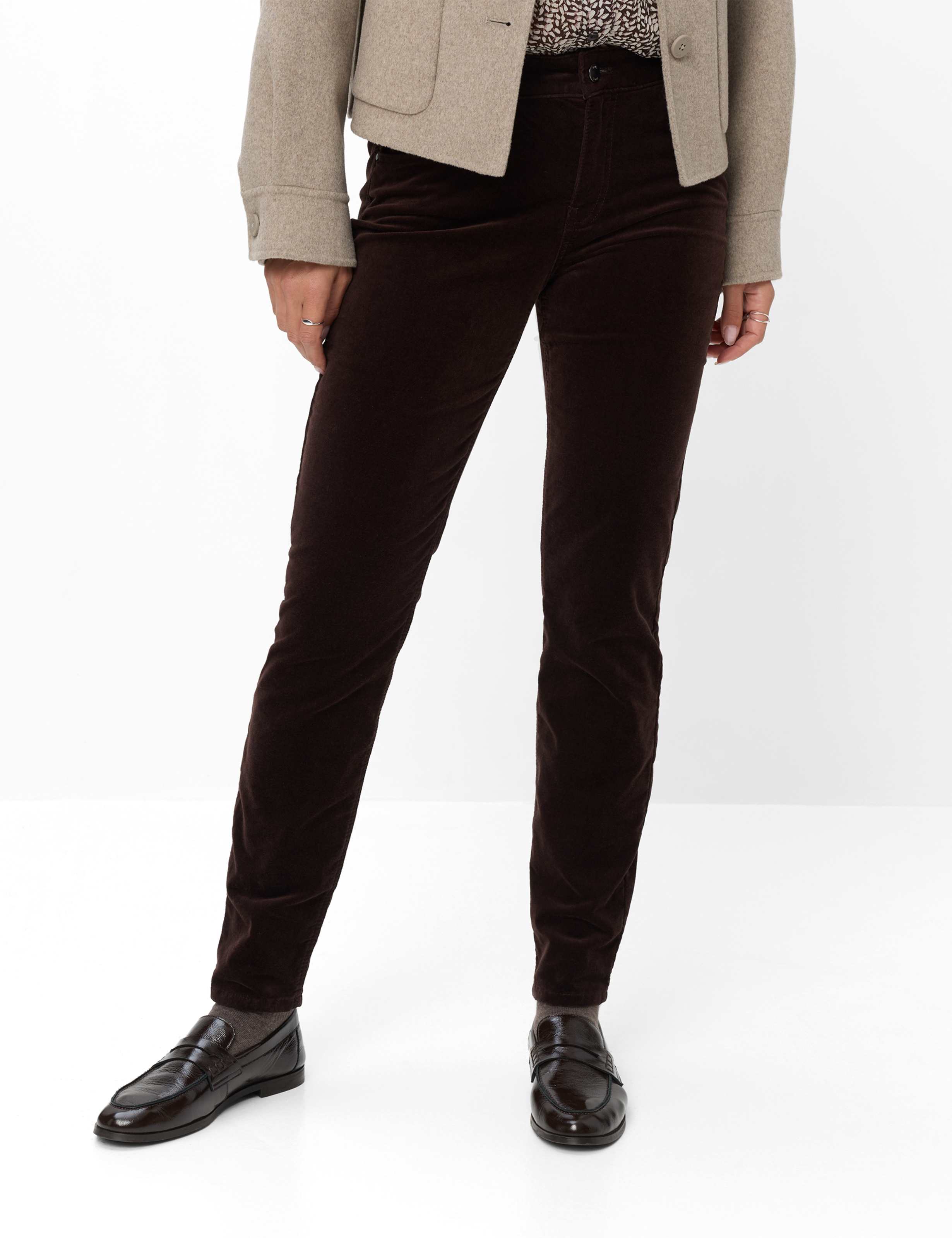 Damen Style SHAKIRA Dunkelbraun Slim Fit Model Front