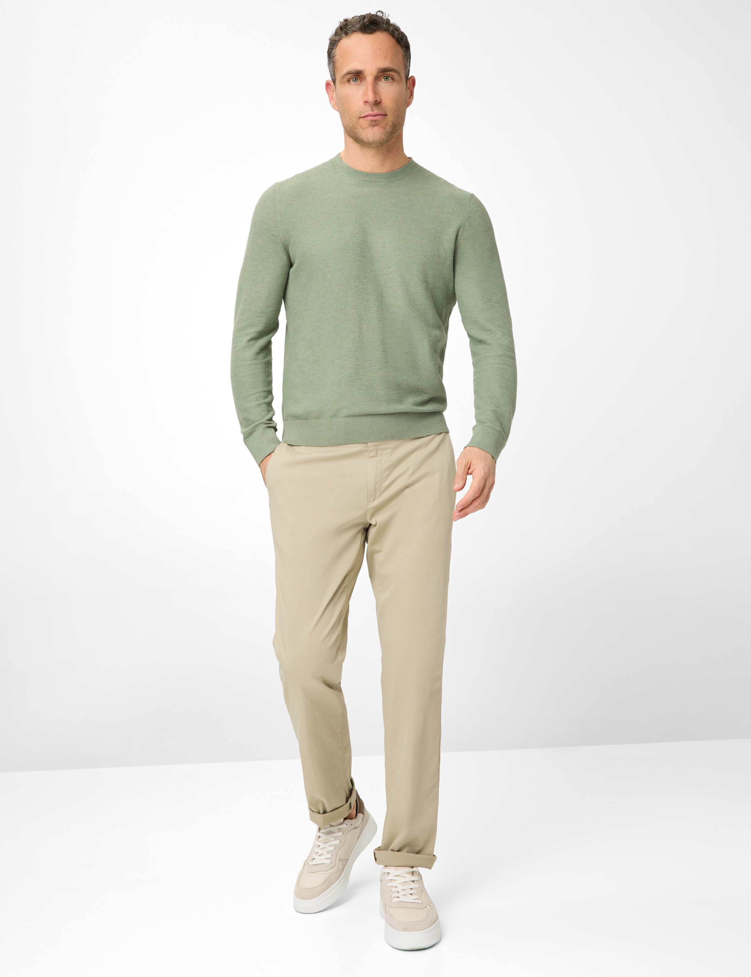 Homme Style EVANS Beige Regular Fit Tenue du mannequin