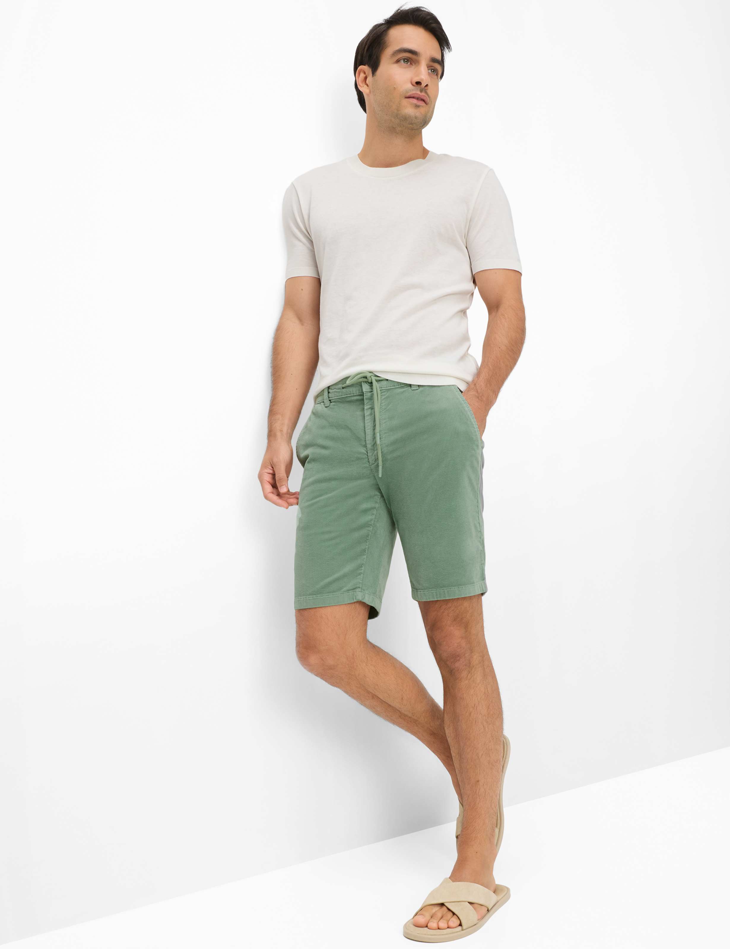 Heren Style BALU Lichtgroen Modern Fit Model outfit