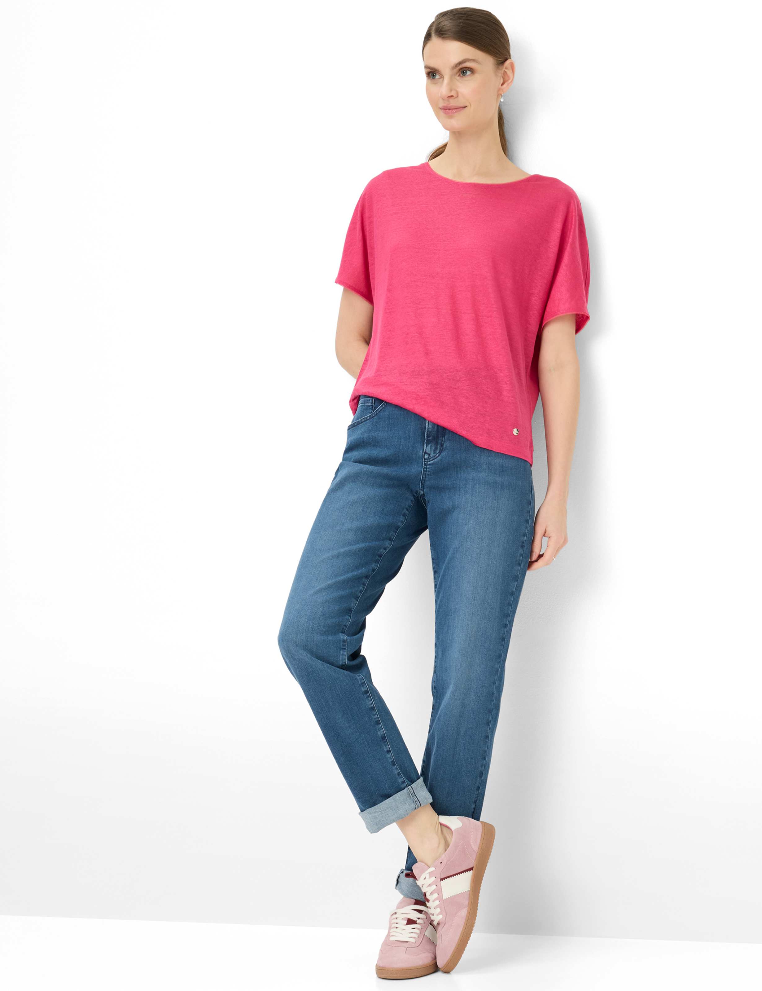 Women Style CAROLA Denim Blue Feminine Fit Model Outfit