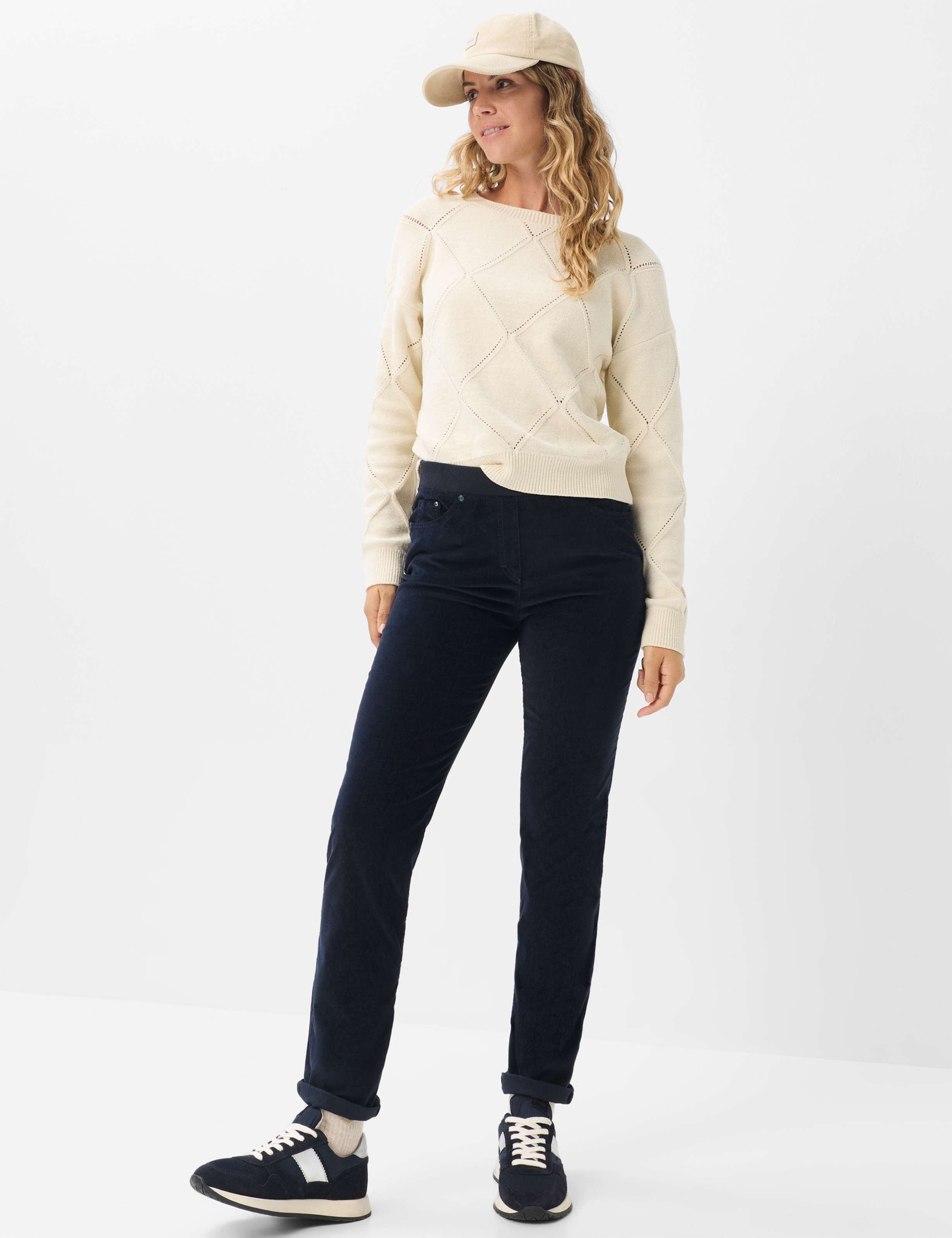 Femme Style PAMINA Bleu Foncé Slim Fit Tenue du mannequin