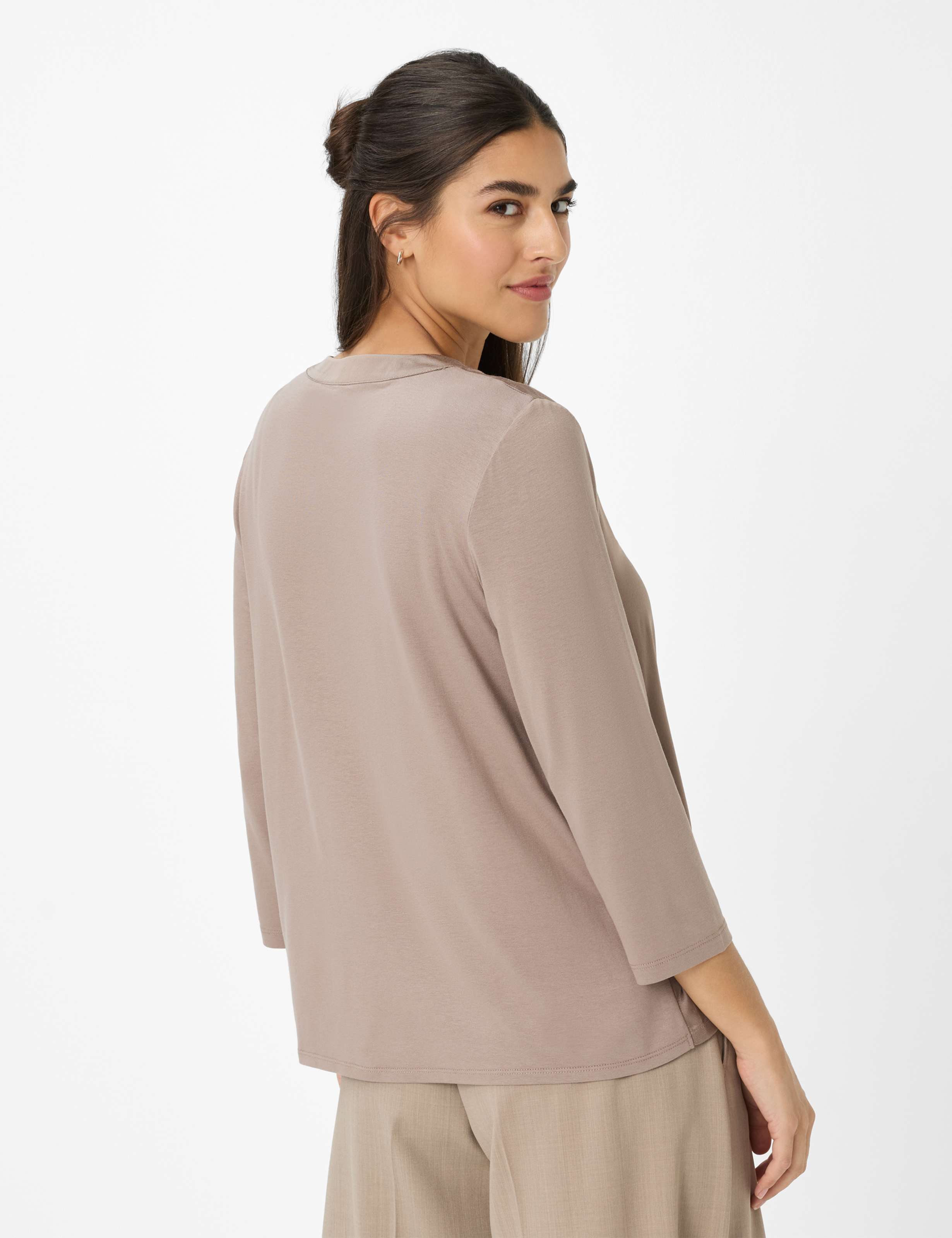Dames Style CLARISA M Lichtbruin Feminine Fit Model achterkant