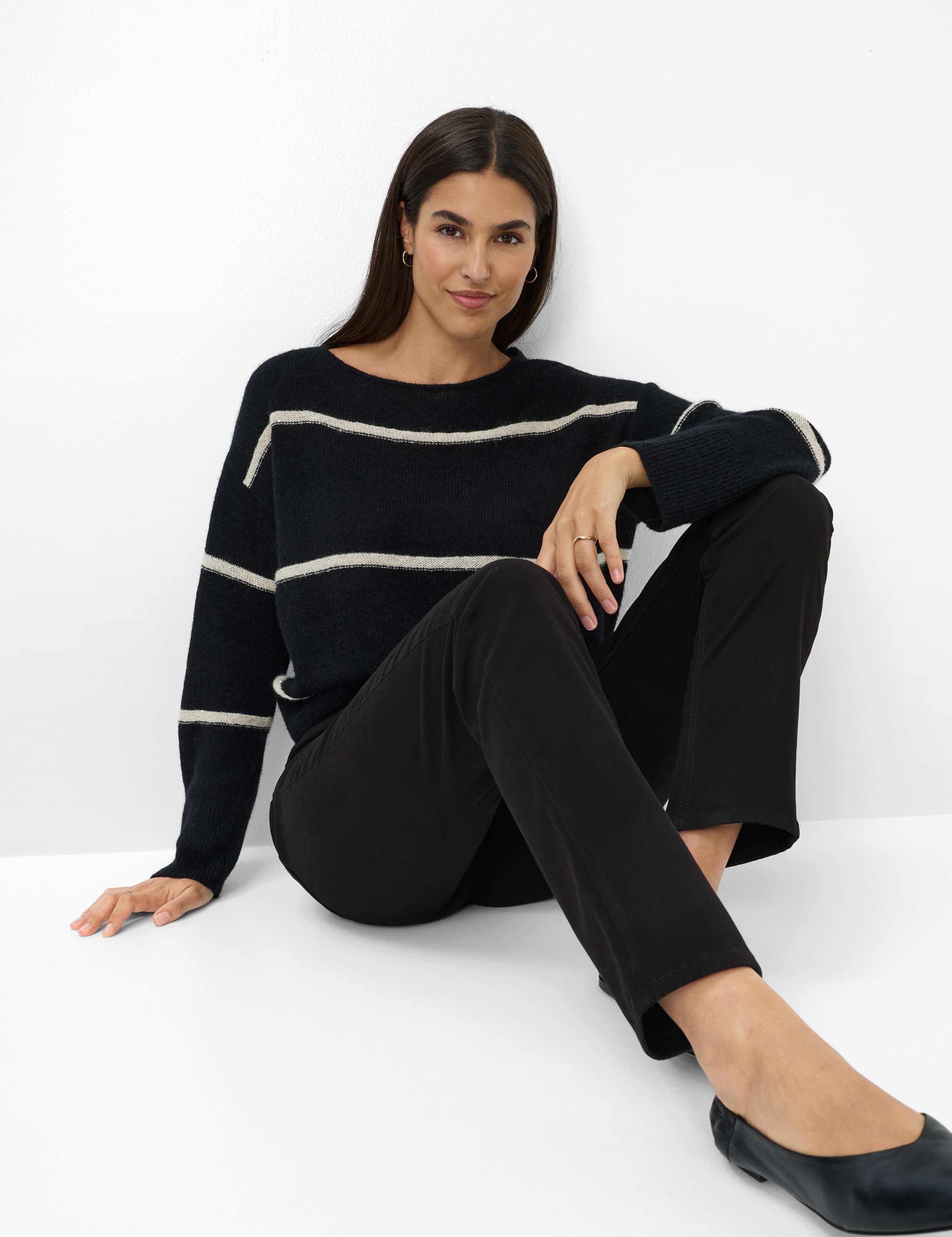Damen Style MARY Schwarz Regular Fit Detail 1