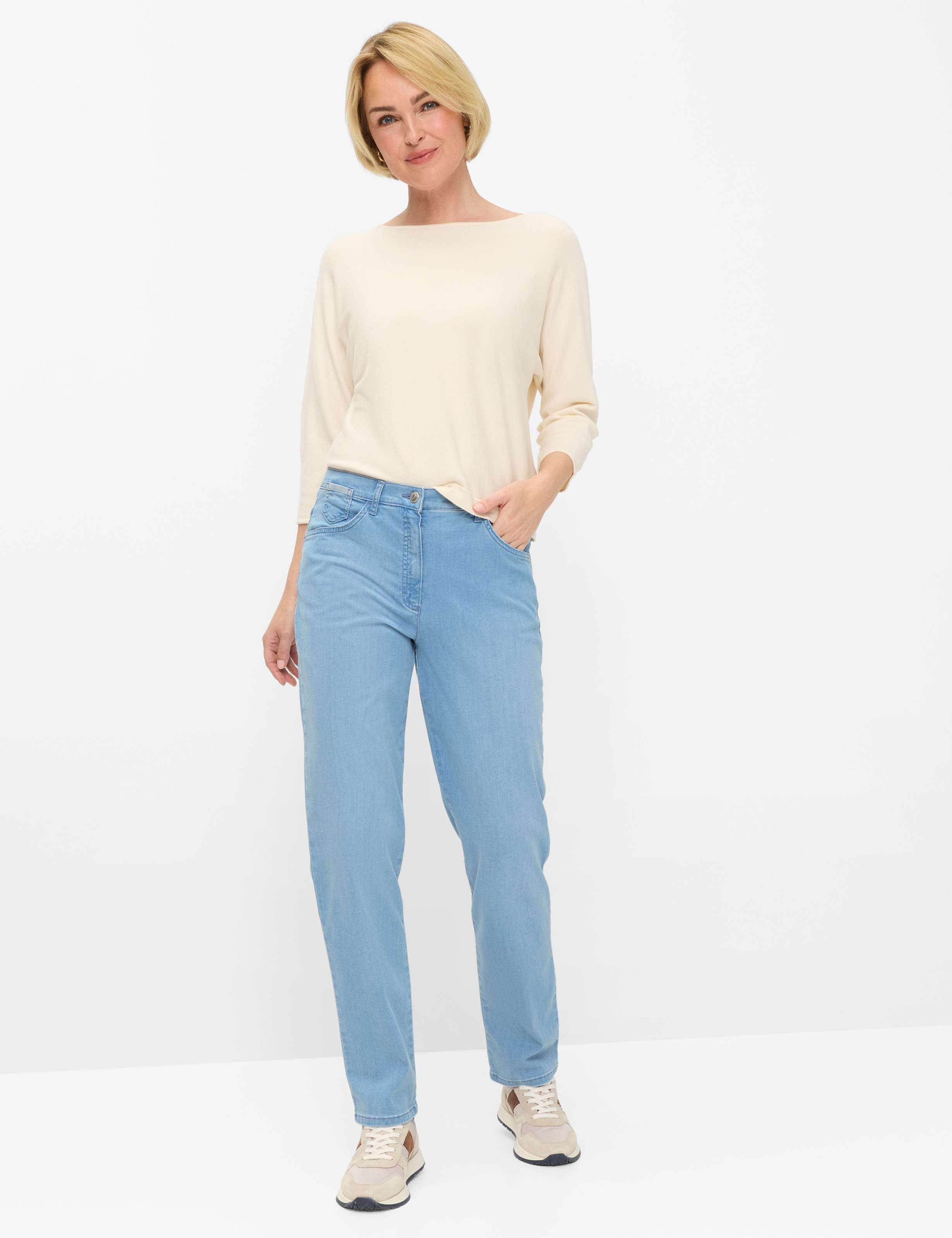 Dames Style CORRY Denim Lichtblauw Comfort Plus Fit Model outfit