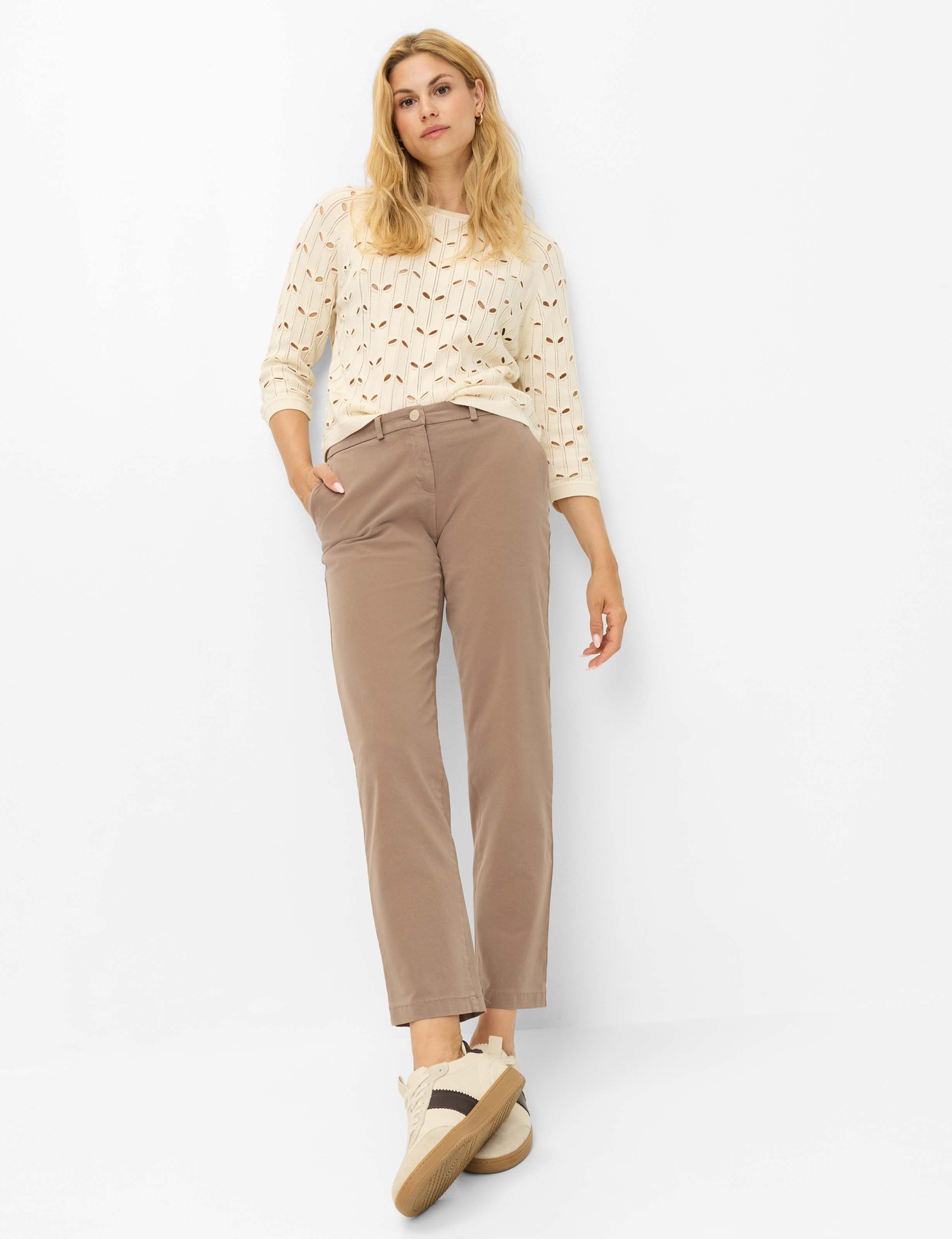 Femme Style MARON S Marron Clair Regular Fit Tenue du mannequin