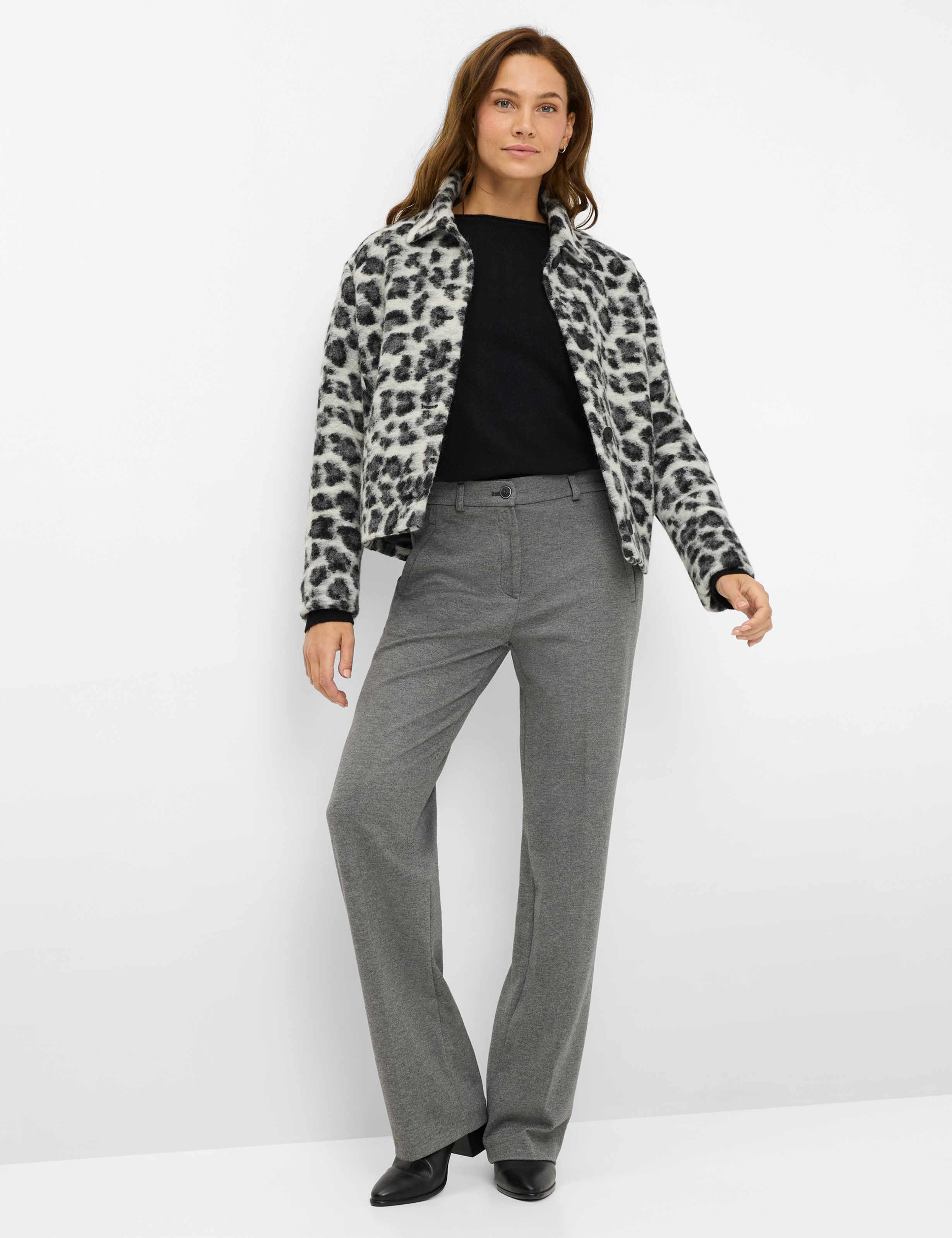 Damen Style PEGGY FLARED Grau Slim Fit Model Outfit