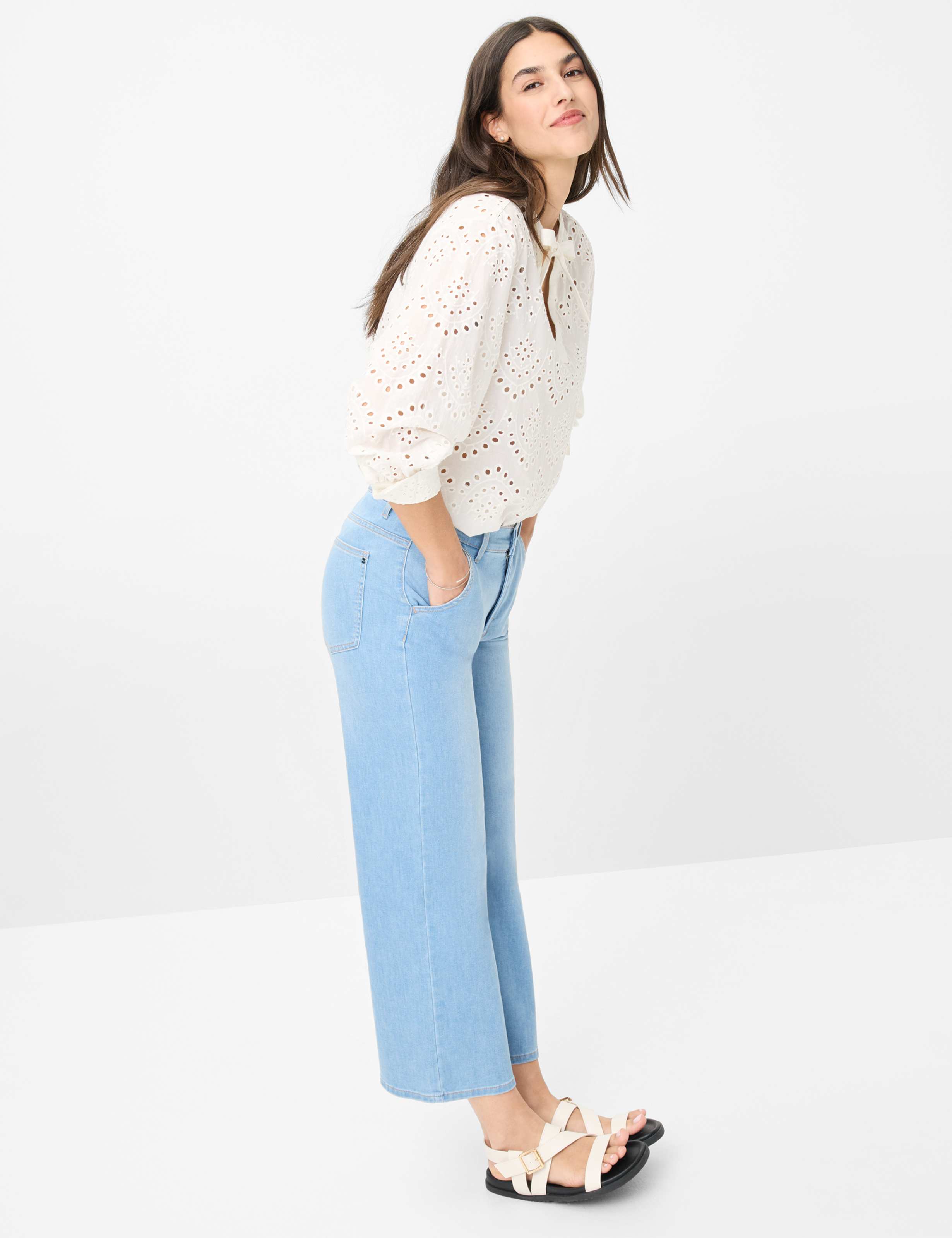 Damen Style MAINE S Denim Hellblau Wide Leg Model Outfit