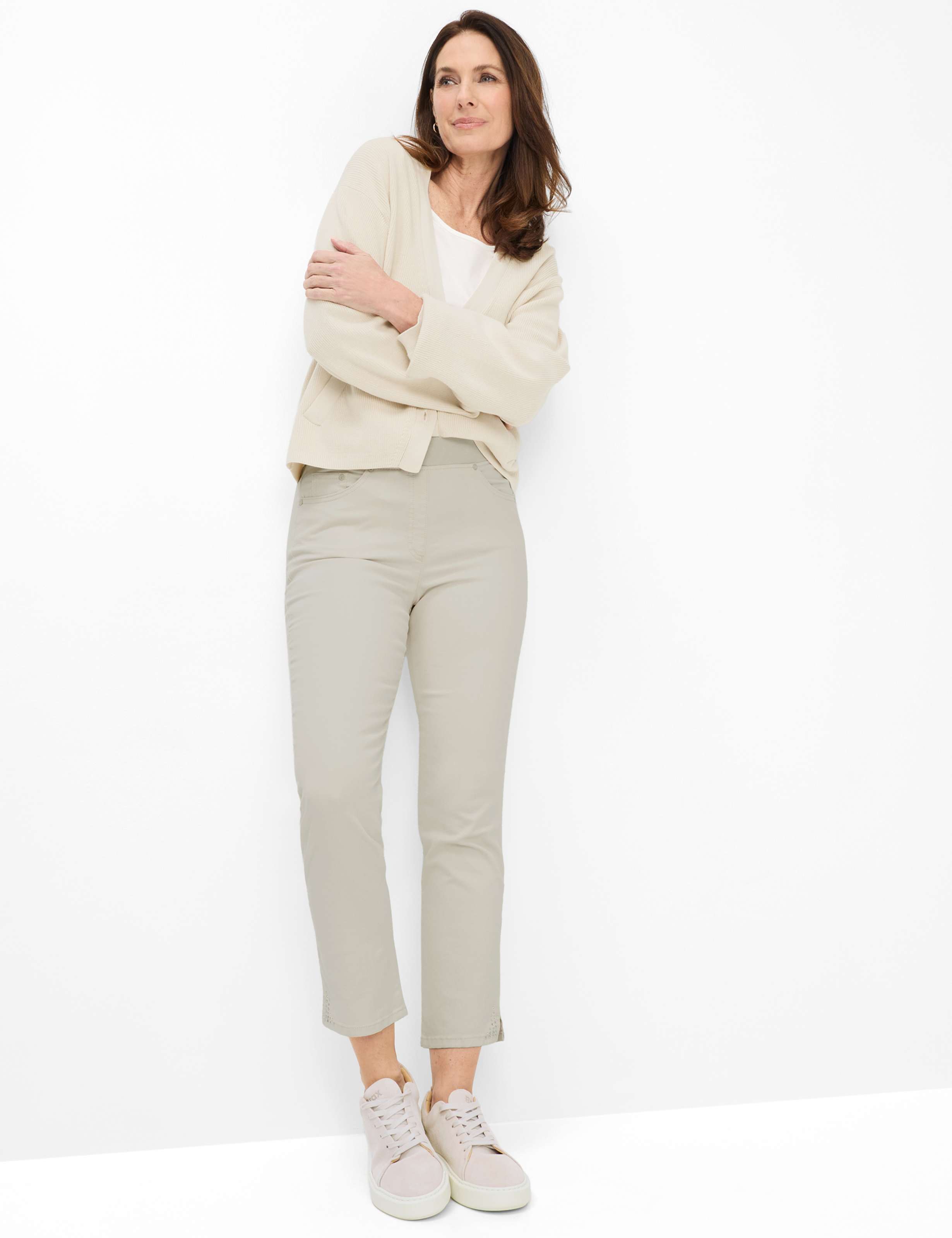 Femme Style PAMINA 6/8 Beige Clair Slim Fit Tenue du mannequin