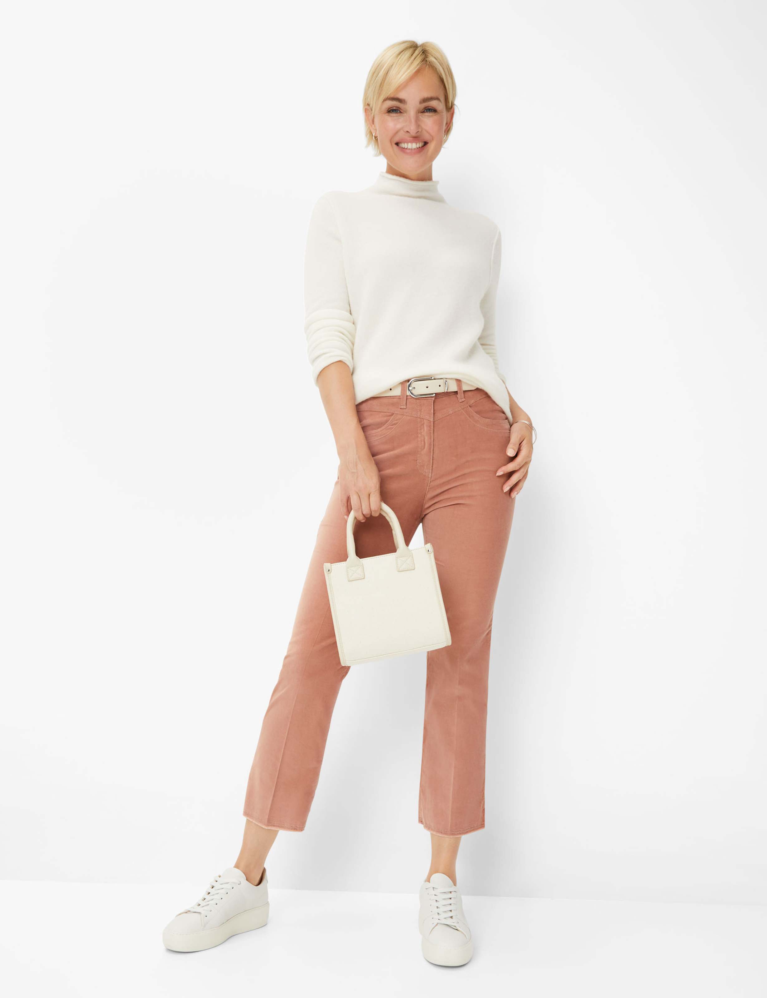 Femme Style LAURA KICK 6/8 Rouge Clair Super Slim Fit Tenue du mannequin