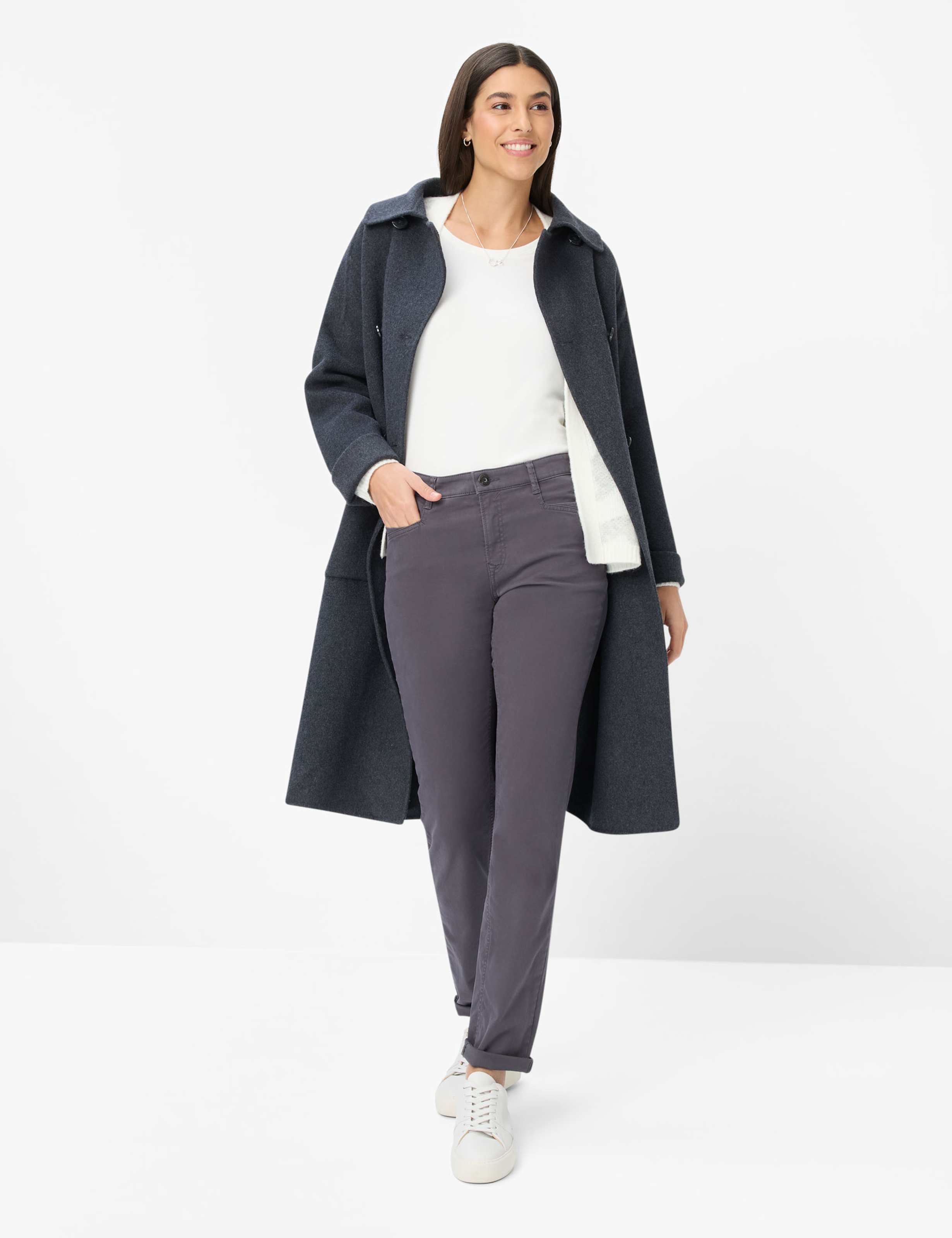 Femme Style CAROLA Gris Moyen  Tenue du mannequin