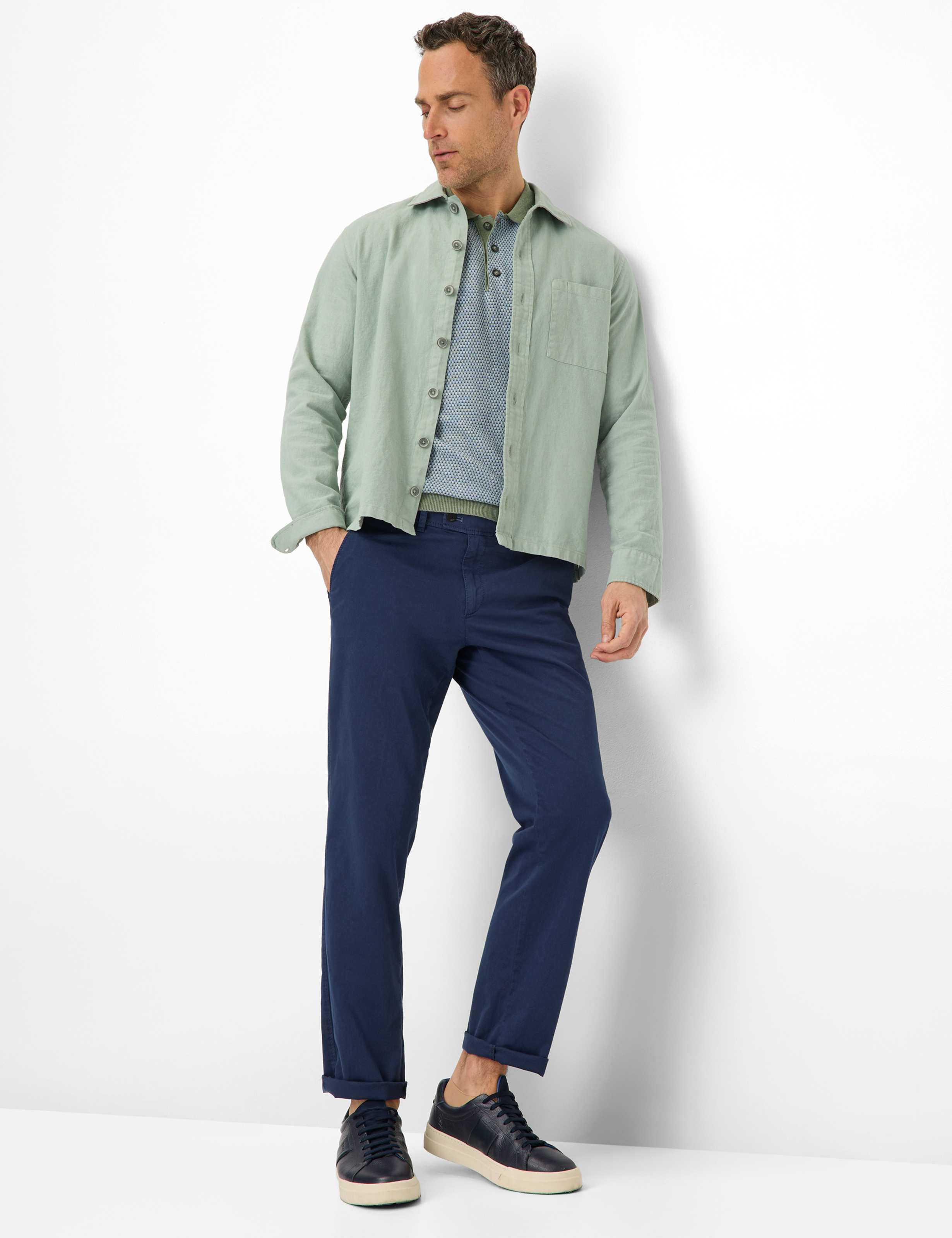 Homme Style EVANS Bleu Foncé Regular Fit Tenue du mannequin