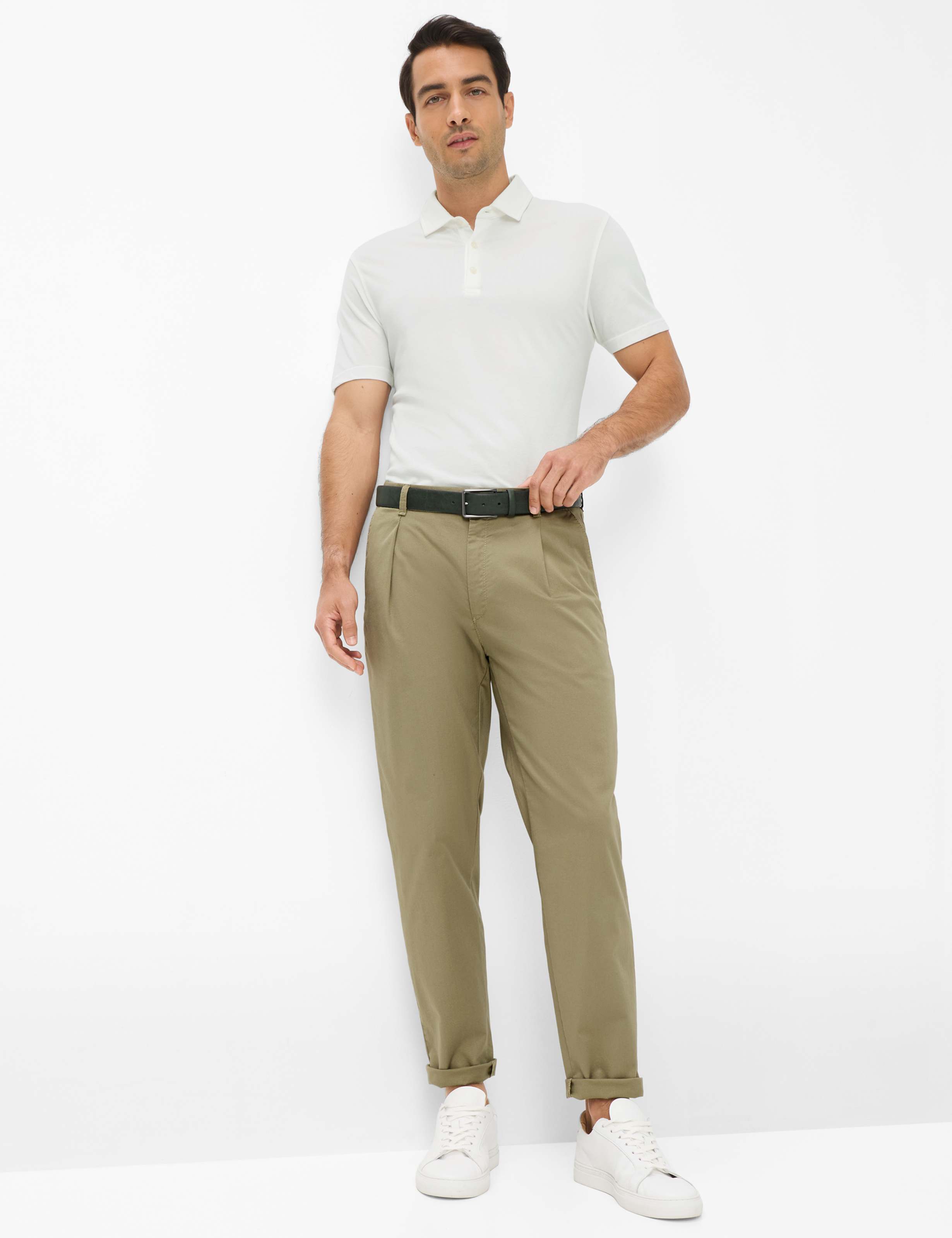 Heren Style TINO Groen Tapered Fit Model outfit