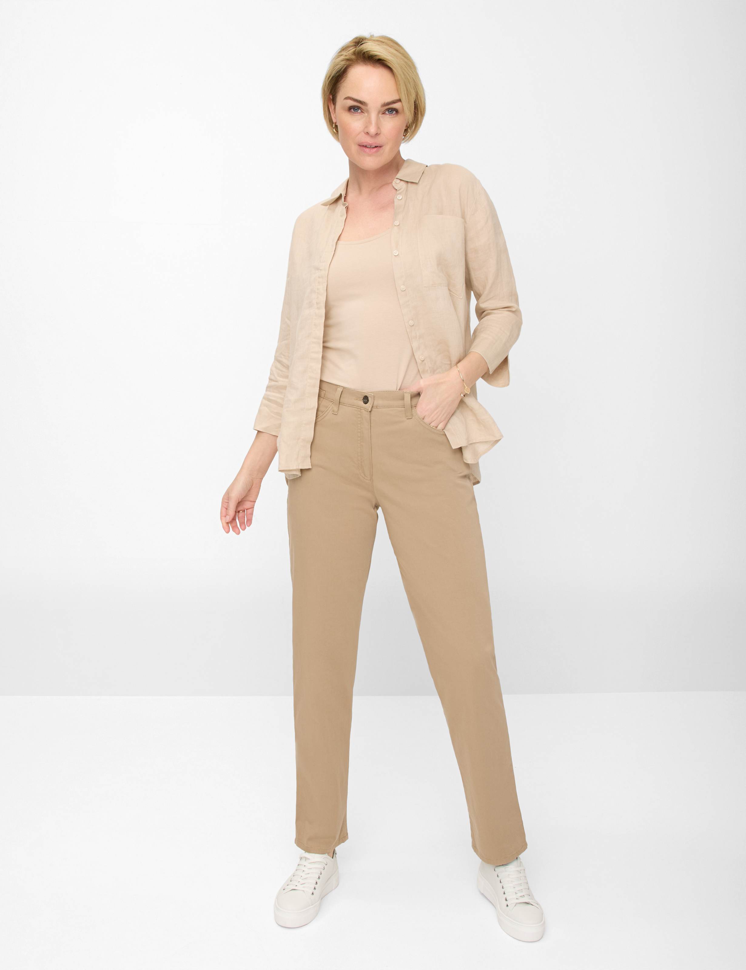 Damen Style CORRY Hellbraun Comfort Plus Fit Model Outfit