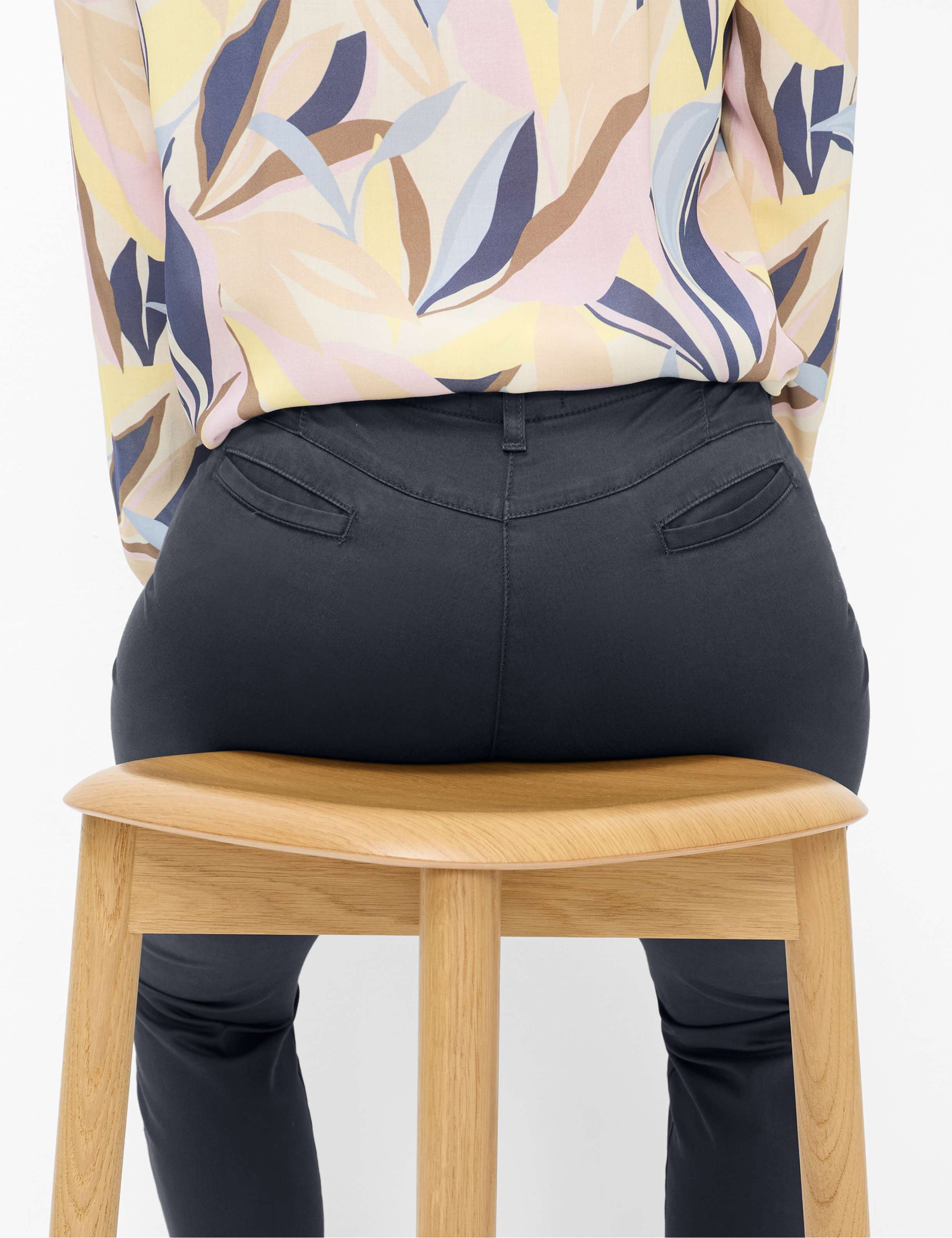 Femme Style LORELLA Bleu Foncé Super Slim Fit Détail 1