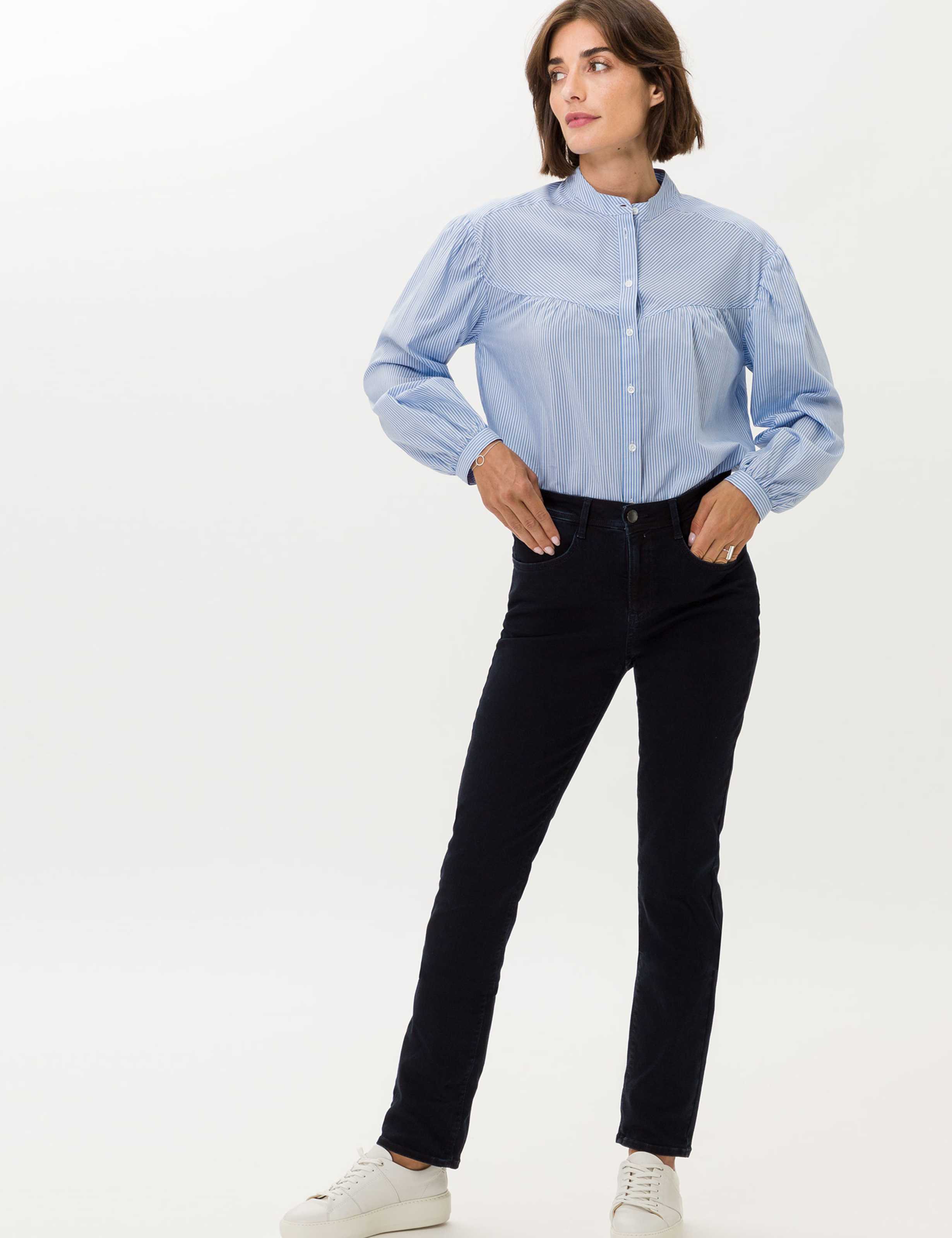 Damen Style CAROLA Denim Dunkelblau Feminine Fit Model Outfit