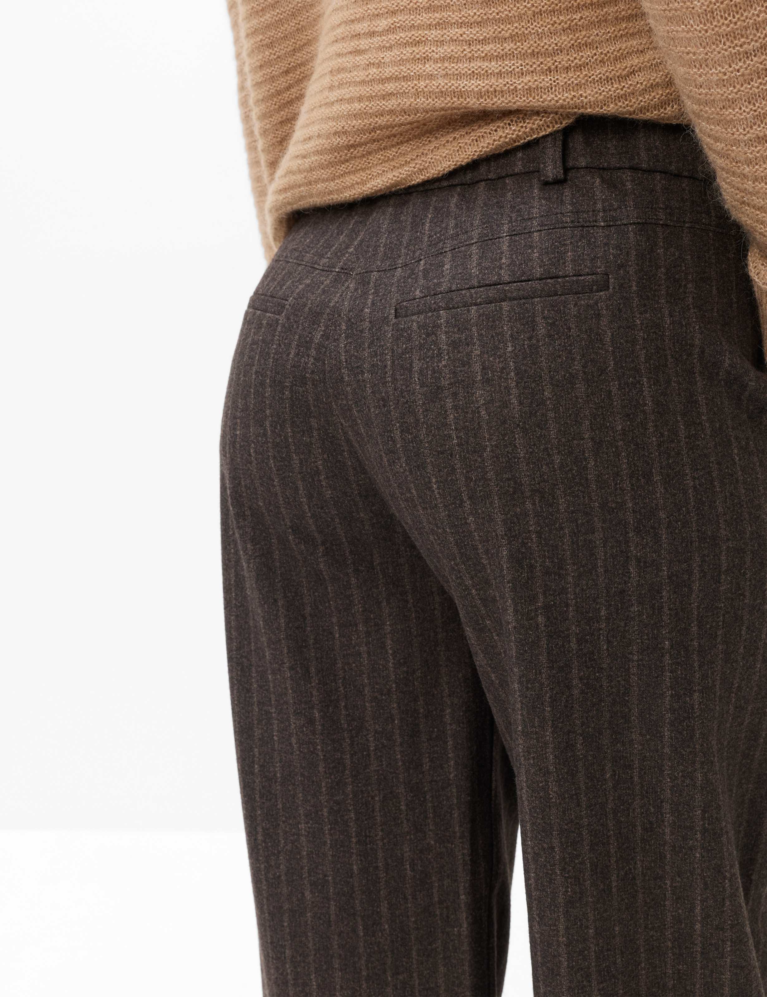 Femme Style PEGGY O Marron Foncé Slim Fit Détail 2