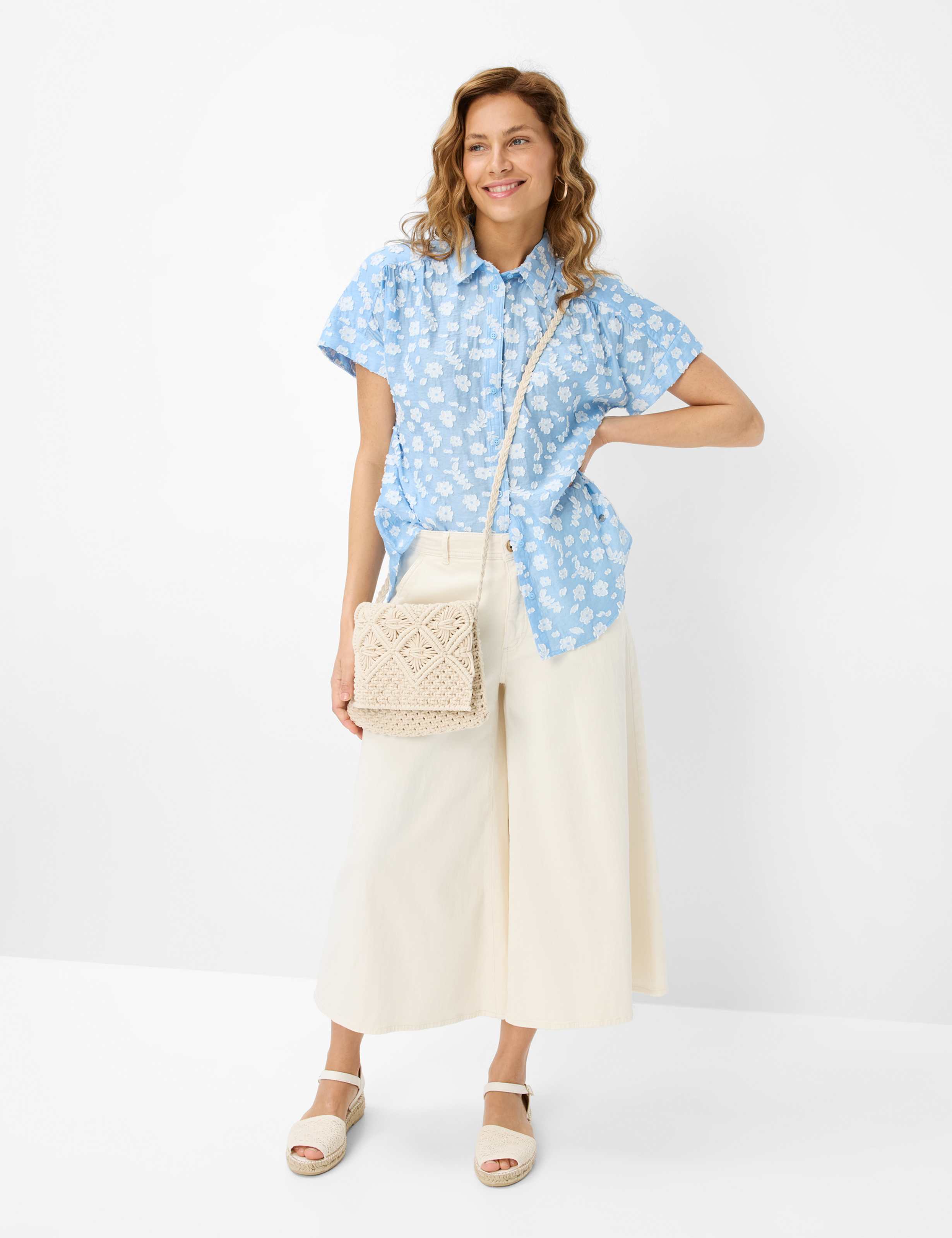 Women Style MELLI S Denim Cream White Wide Leg Model Outfit