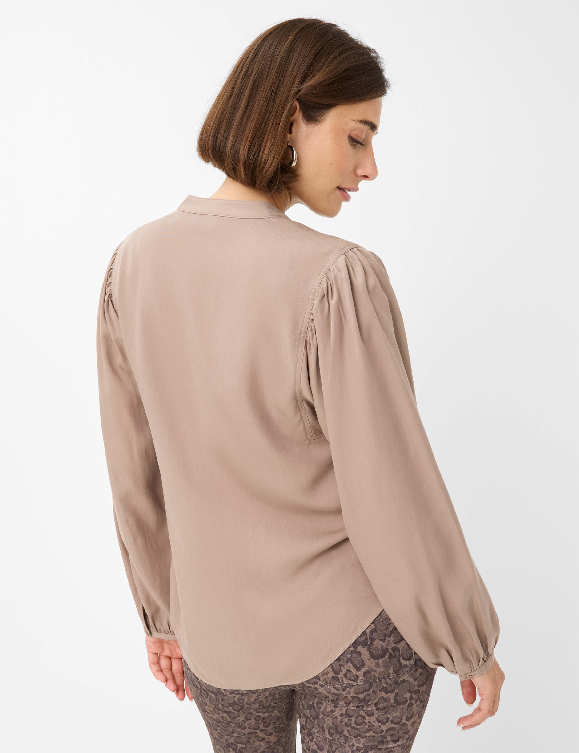 Women Style VALERIA Light Brown  Model back