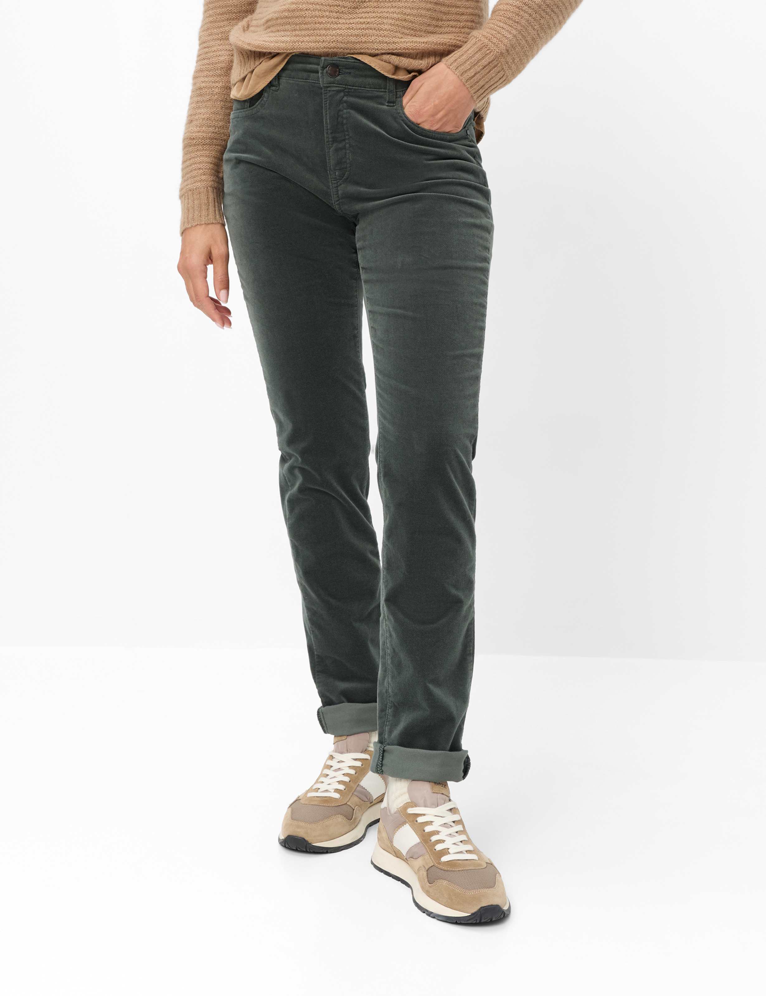 Damen Style MARY Dunkelgrün Regular Fit Model Front
