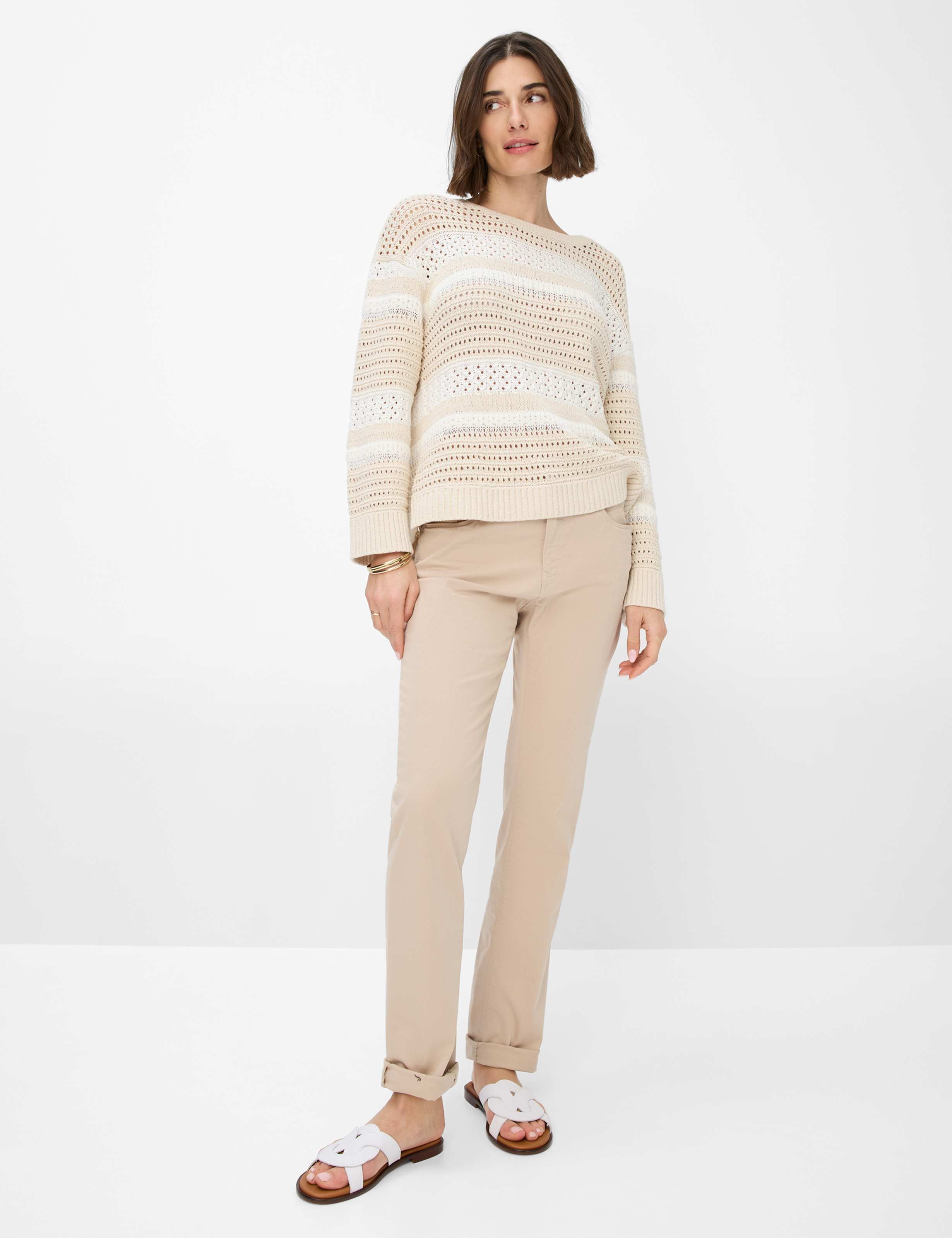Femme Style MARY Beige Regular Fit Tenue du mannequin