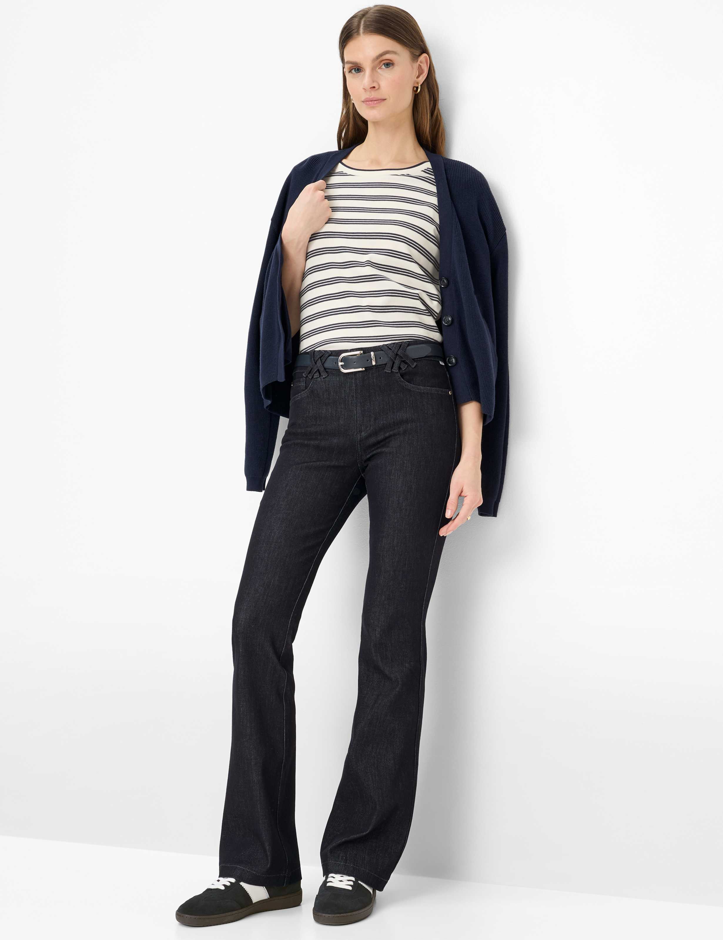 Femme Style SHAKIRA BOOT Denim Bleu Foncé Slim Fit Tenue du mannequin