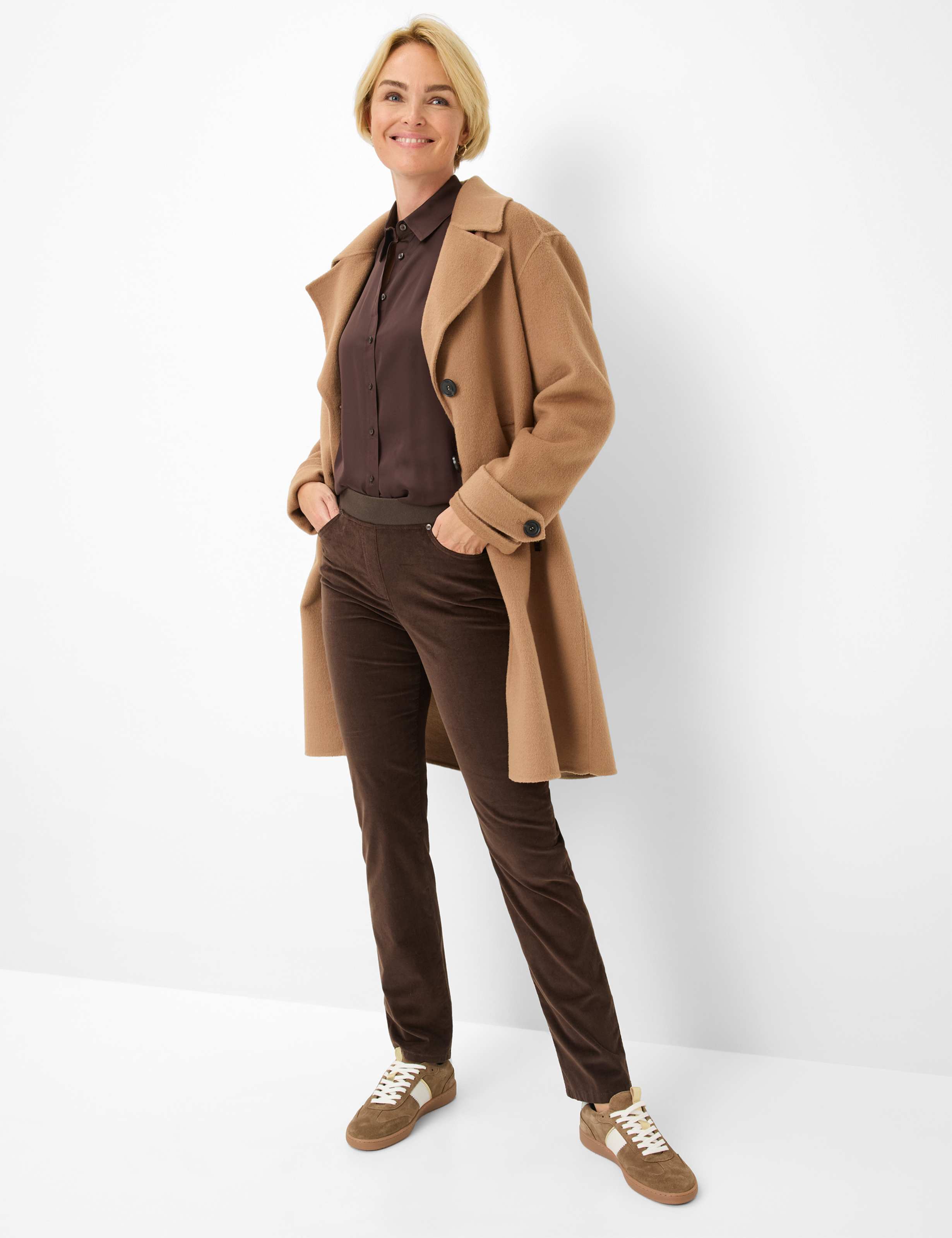 Femme Style PAMINA Marron Foncé Slim Fit Tenue du mannequin