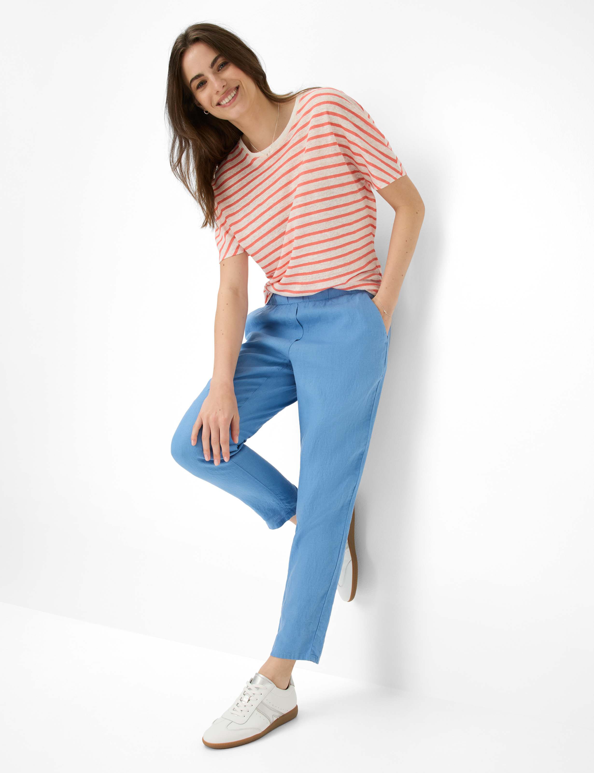 Damen Style MONA S Blau Relaxed Fit Model Outfit