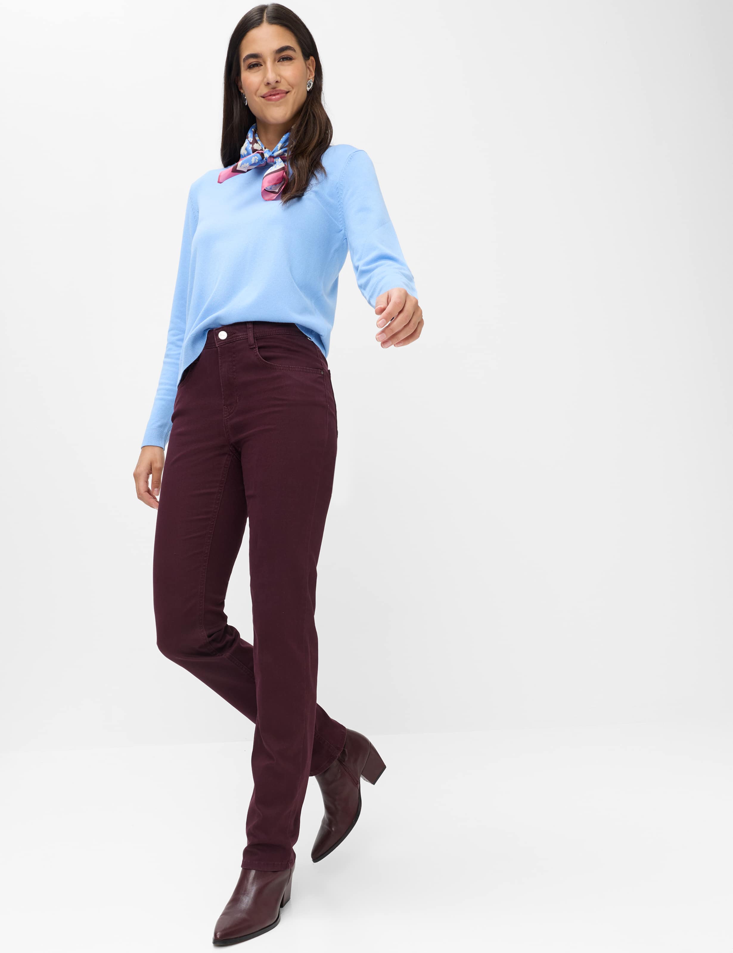 Damen Style MARY Dunkles Lila Regular Fit Model Outfit