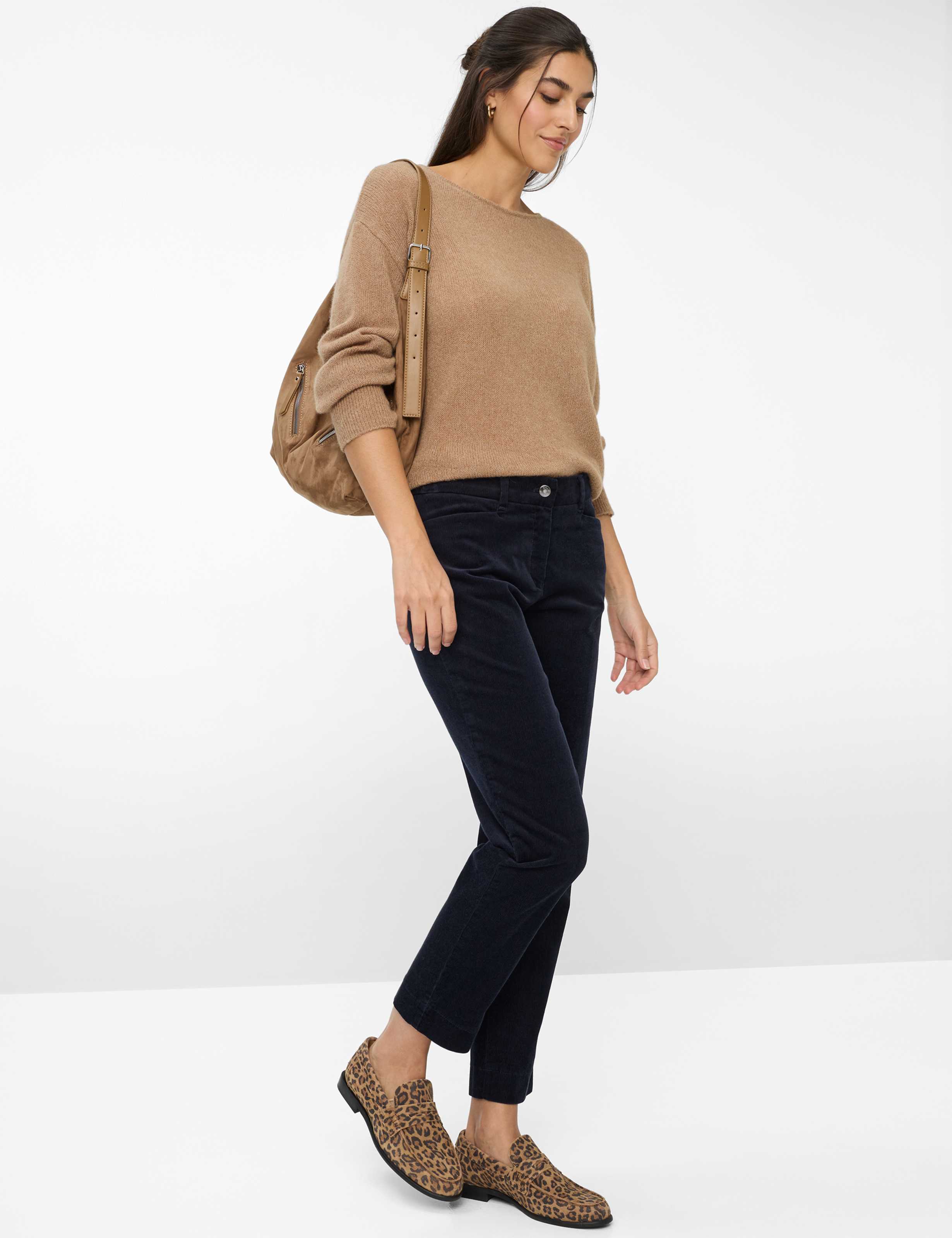 Femme Style MARA S Bleu Foncé Regular Fit Tenue du mannequin