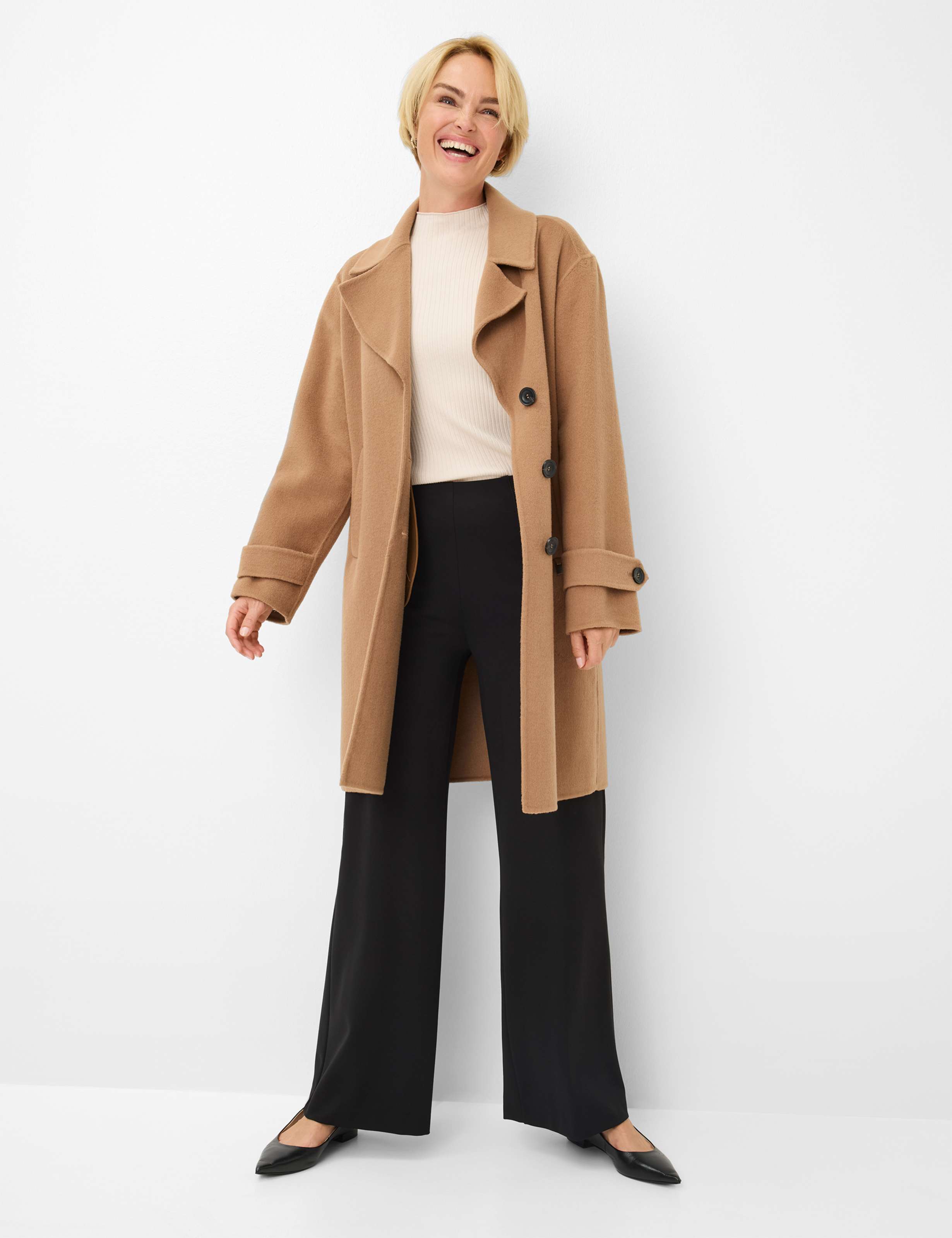 Femme Style LILLYTH FLARED Noir Super Slim Fit Tenue du mannequin