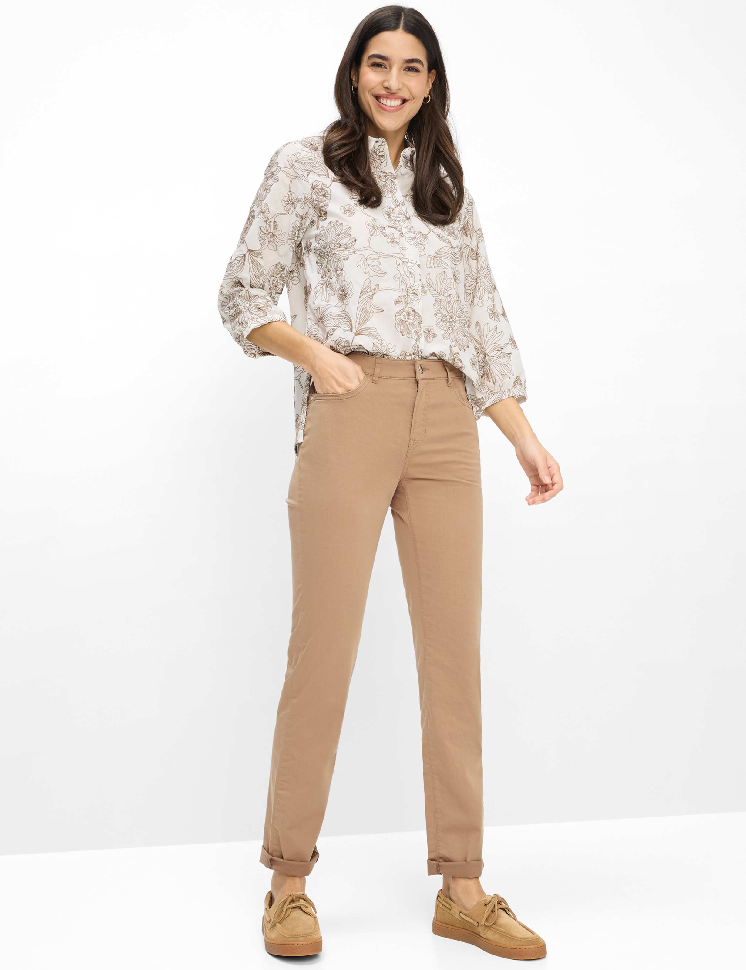 Damen Style CAROLA Braun Feminine Fit Model Outfit