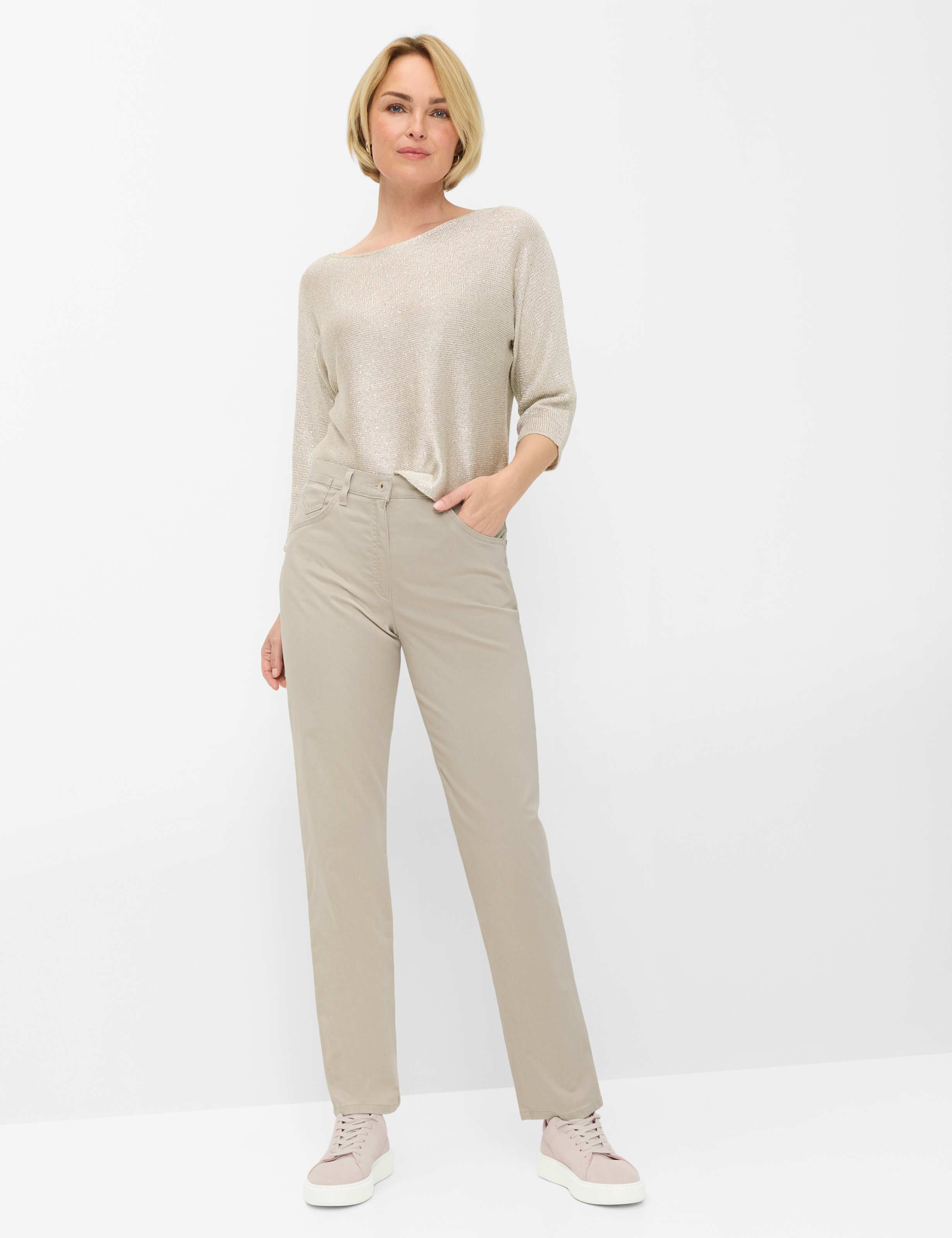 Femme Style CORRY Beige Comfort Plus Fit Tenue du mannequin