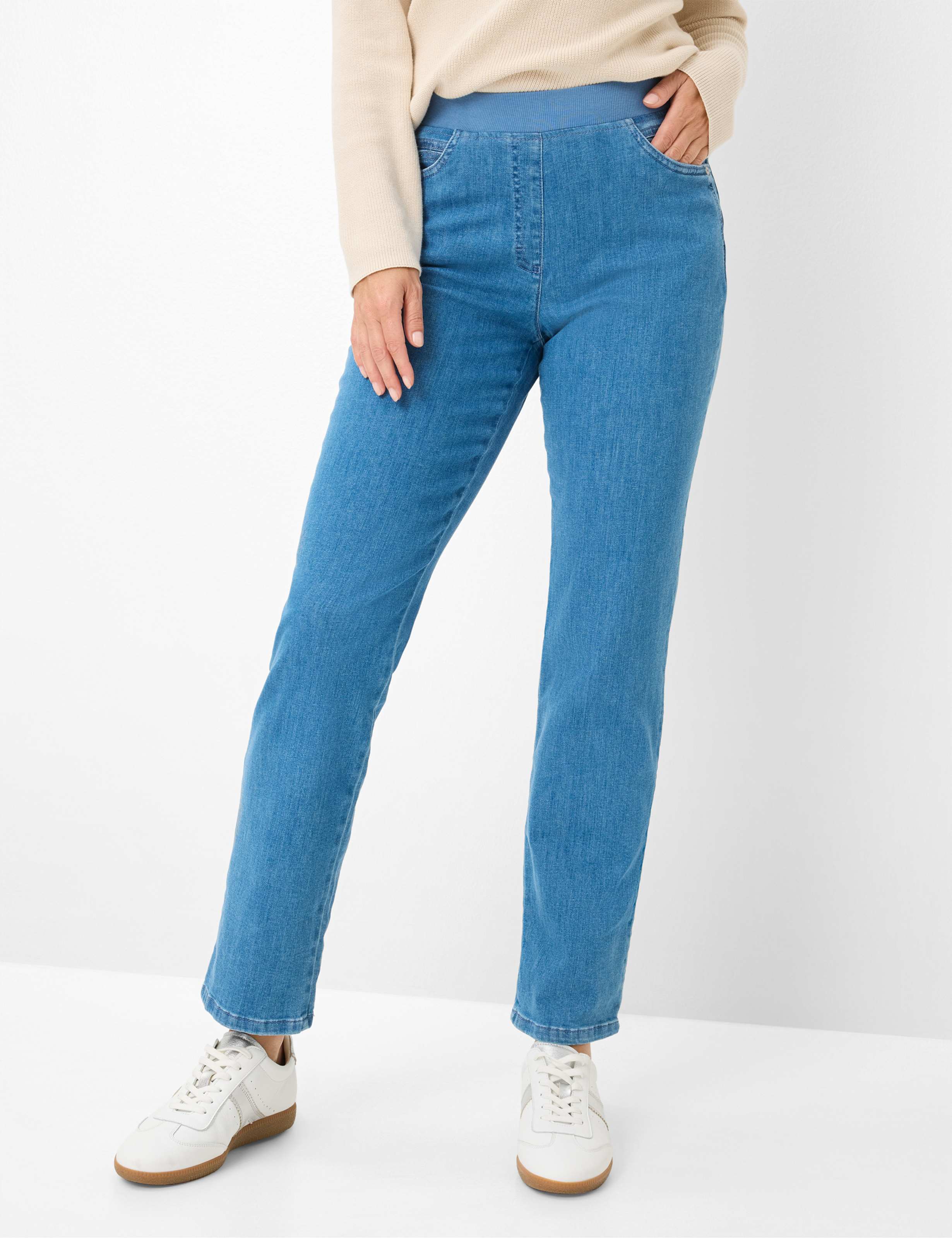 Damen Style CARINA Denim Hellblau Comfort Plus Fit Model Front