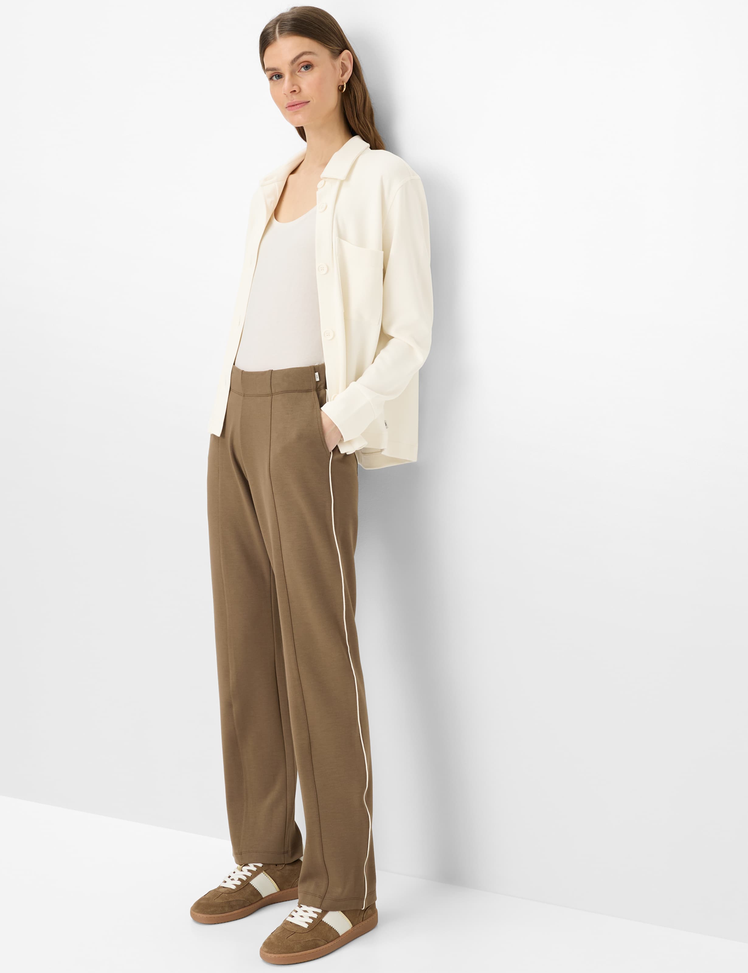 Femme Style MALIA Marron Foncé  Tenue du mannequin