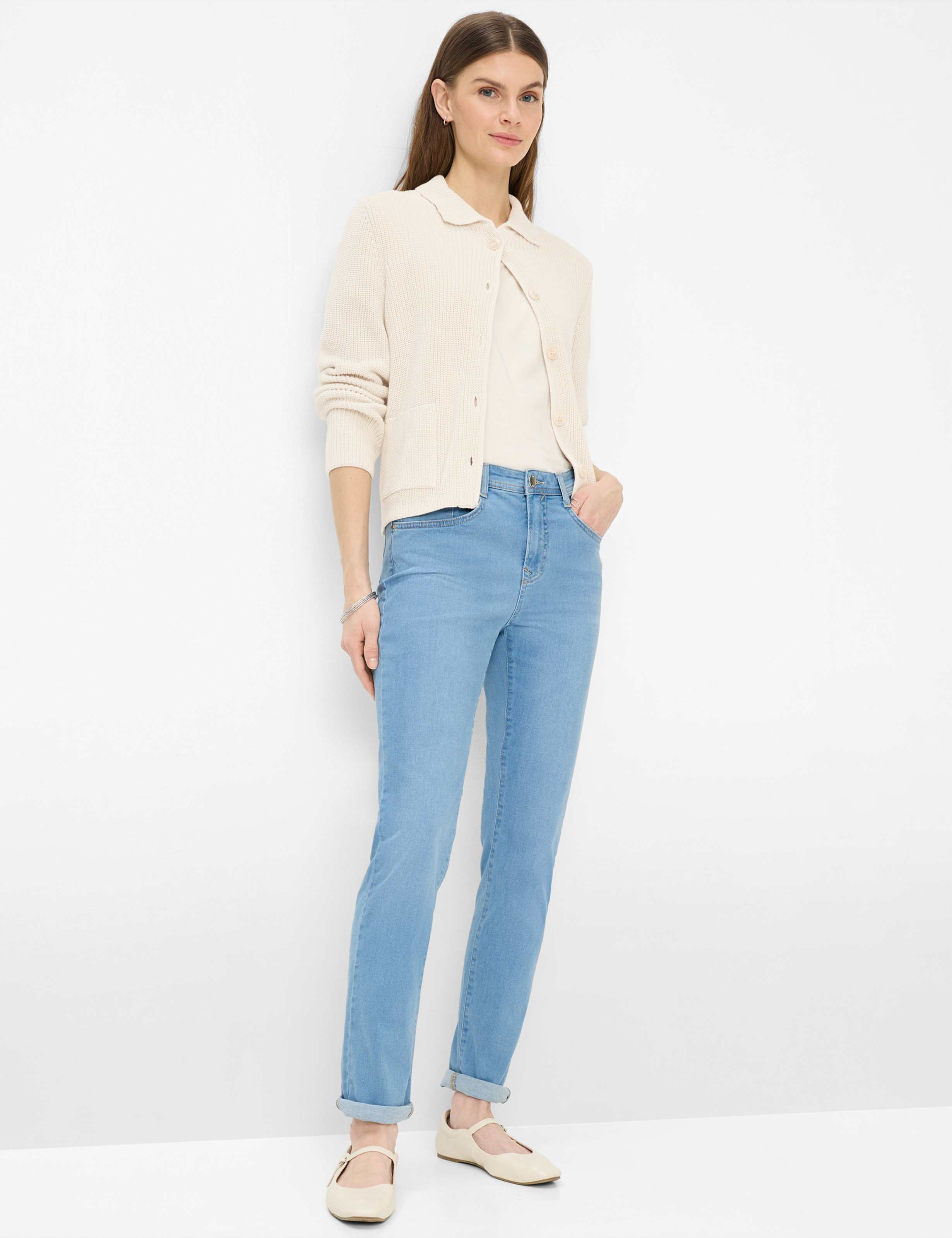 Damen Style CAROLA Denim Hellblau Feminine Fit Model Outfit