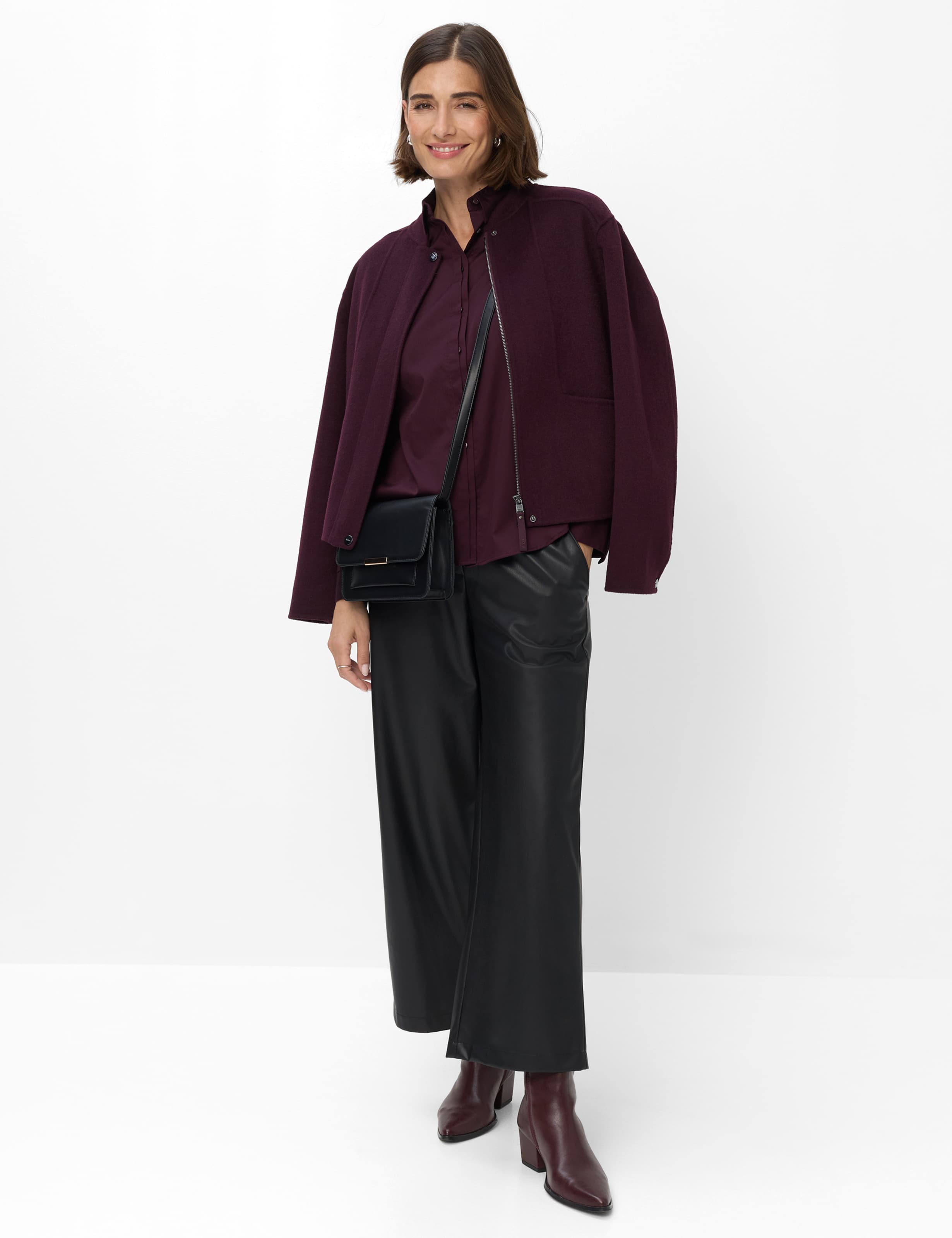 Women Style VICTORIA Dark Purple  Model Outfit