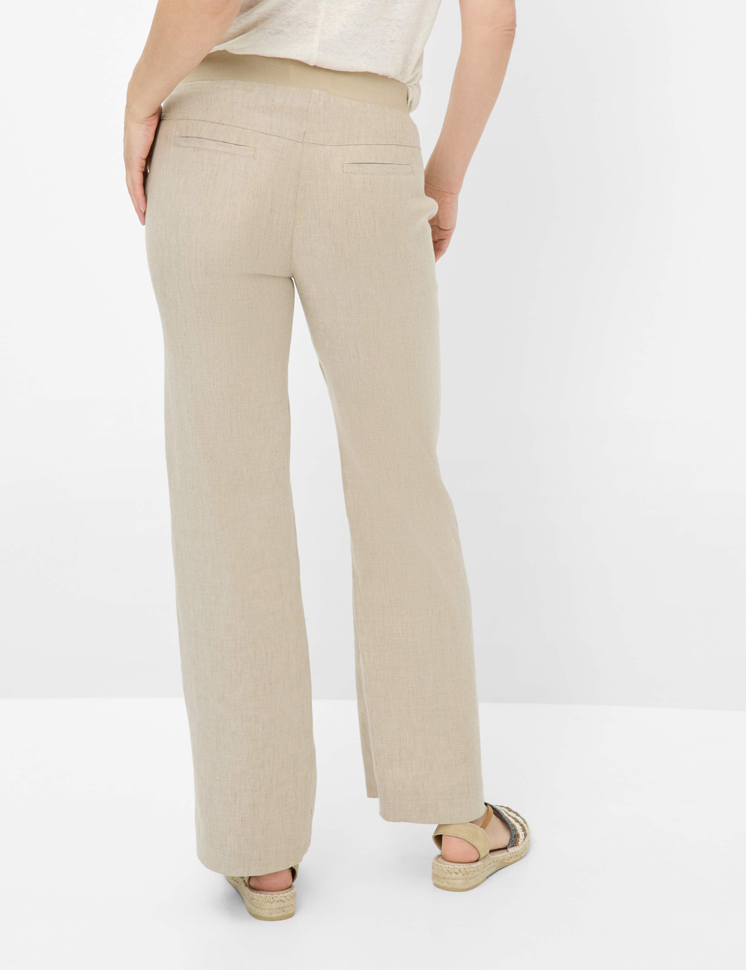Damen Style PAM FLARED Beige Slim Fit Model Rueck