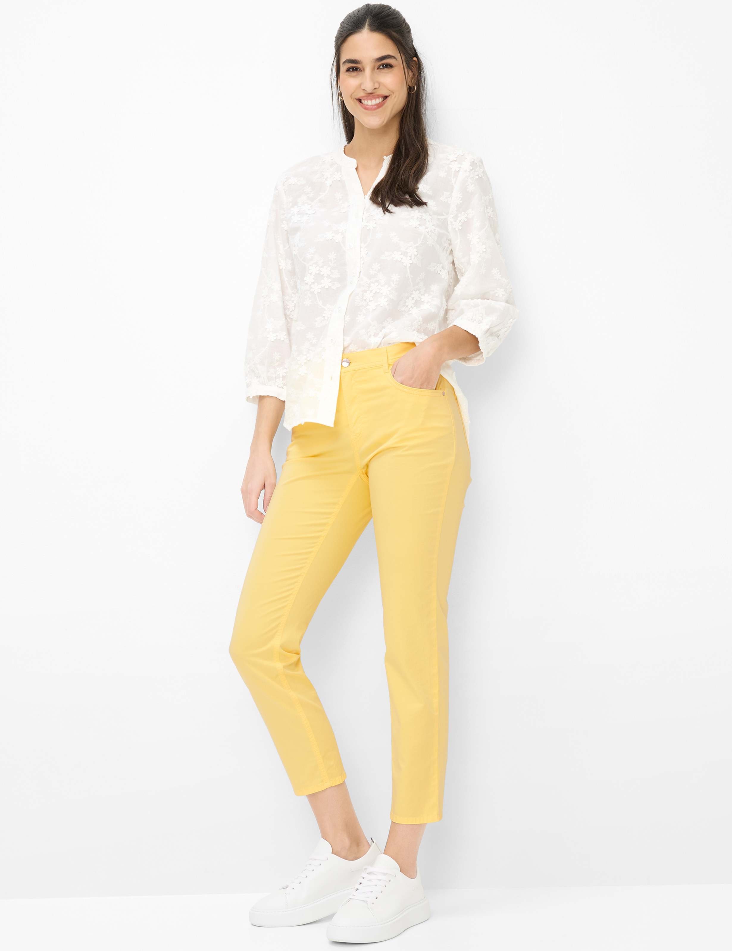 Damen Style MARY S Hellgelb Regular Fit Model Outfit