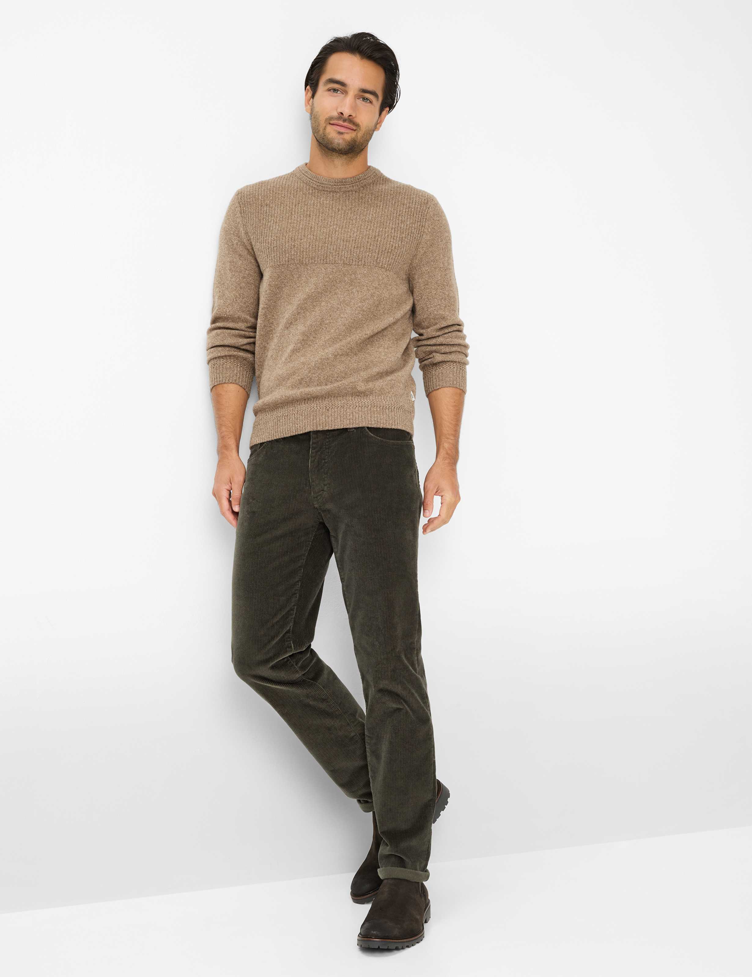 Homme Style CADIZ Vert - Olive Straight Fit Tenue du mannequin