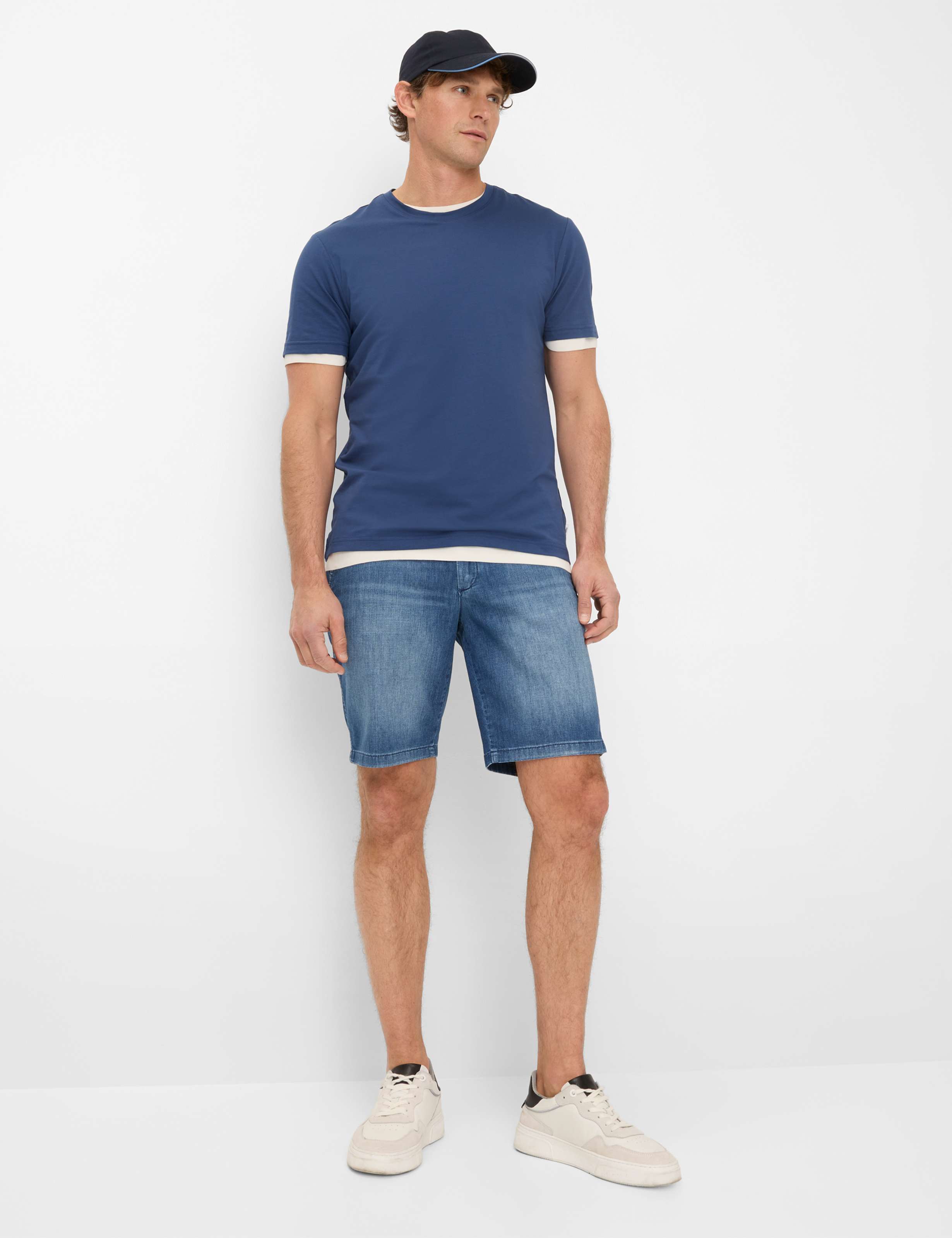 Homme Style BALU Denim Bleu Modern Fit Tenue du mannequin