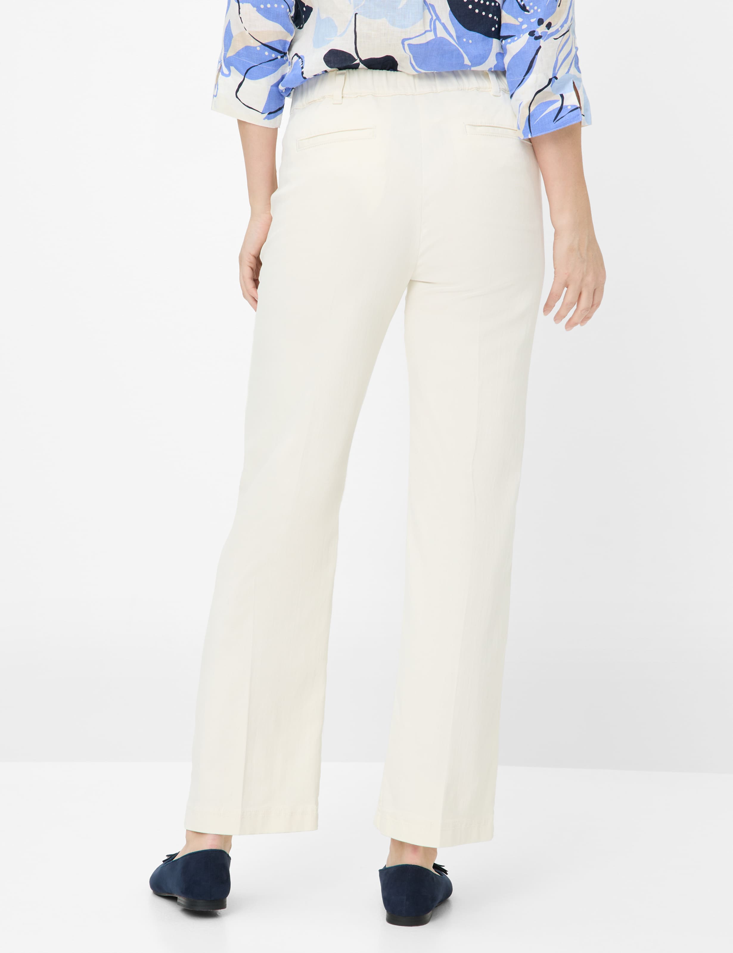 Damen Style PEGGY FLARED Cremeweiß Slim Fit Model Rueck