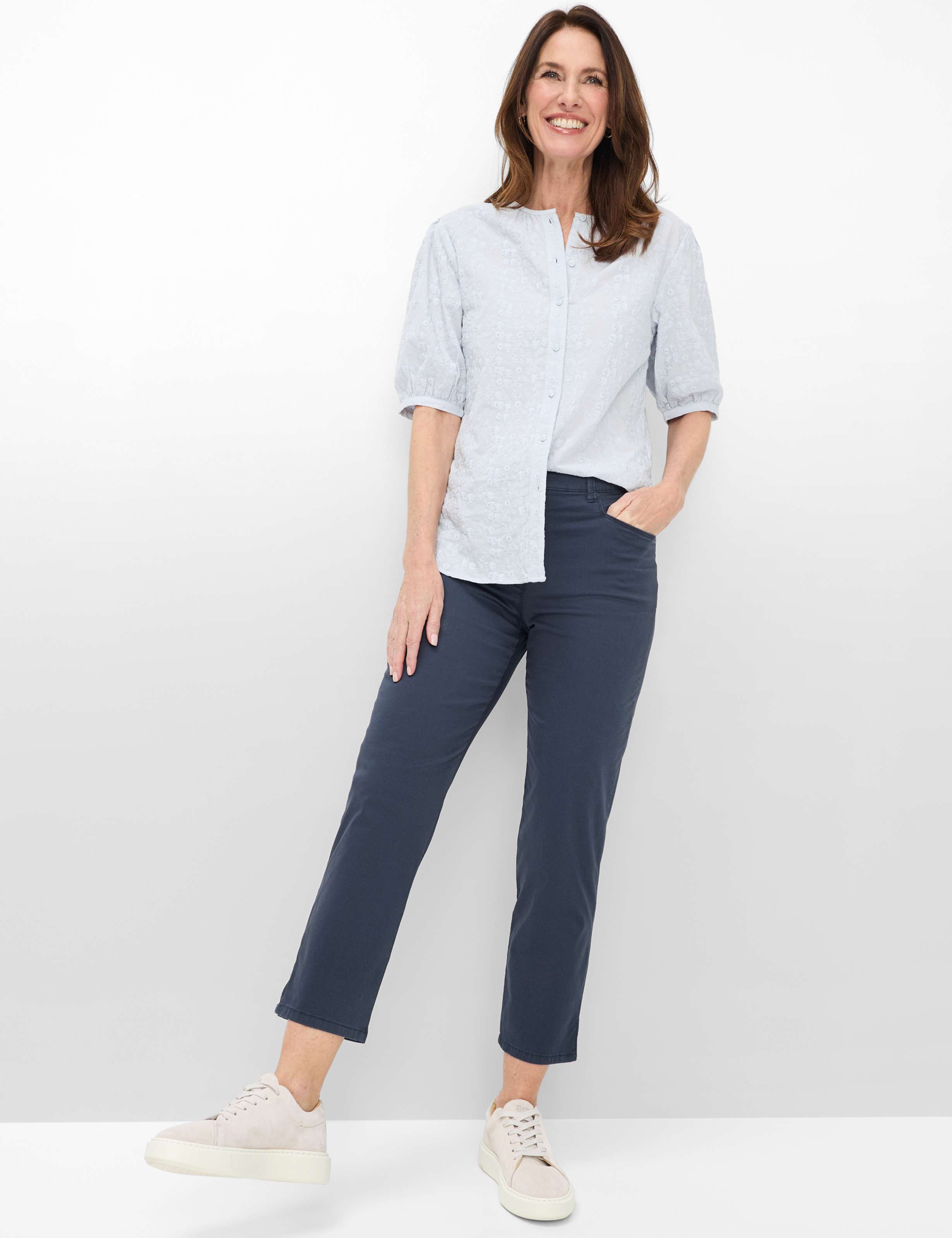 Femme Style CAREN 6/8 Bleu Foncé Comfort Plus Fit Tenue du mannequin