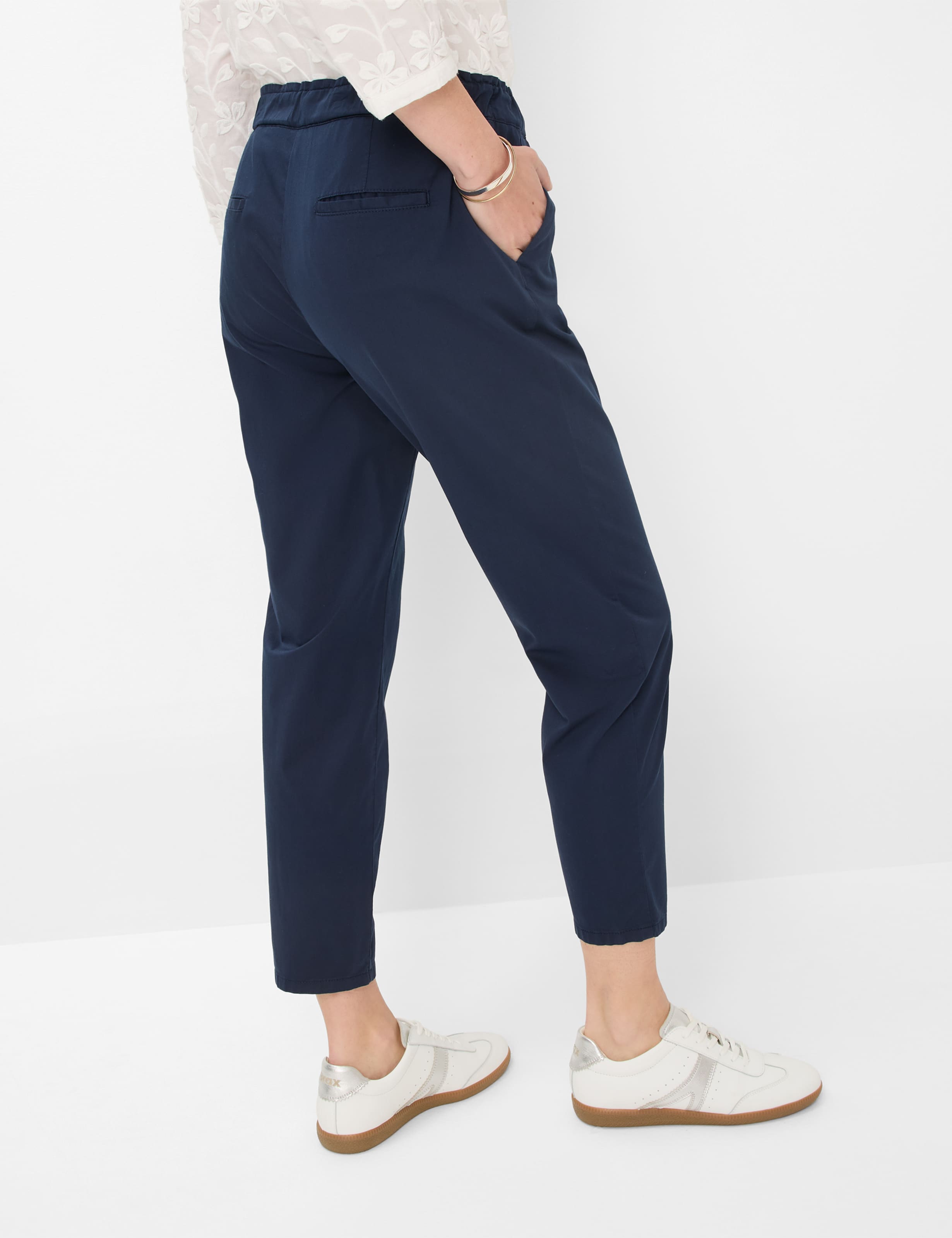 Damen Style MONA S Dunkelblau Relaxed Fit Model Rueck