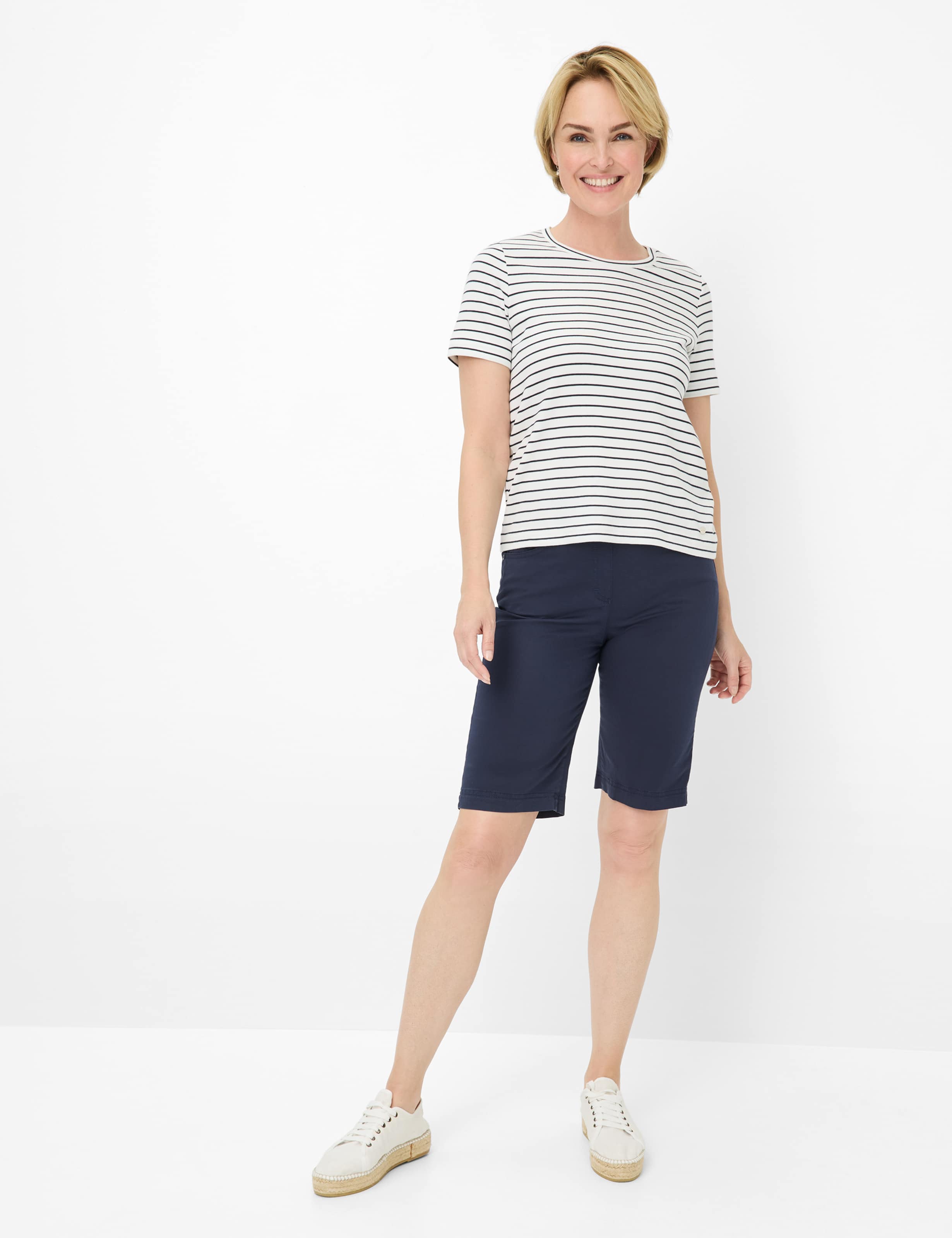 Damen Style PAMINA BERMUDA Dunkelblau Slim Fit Model Outfit