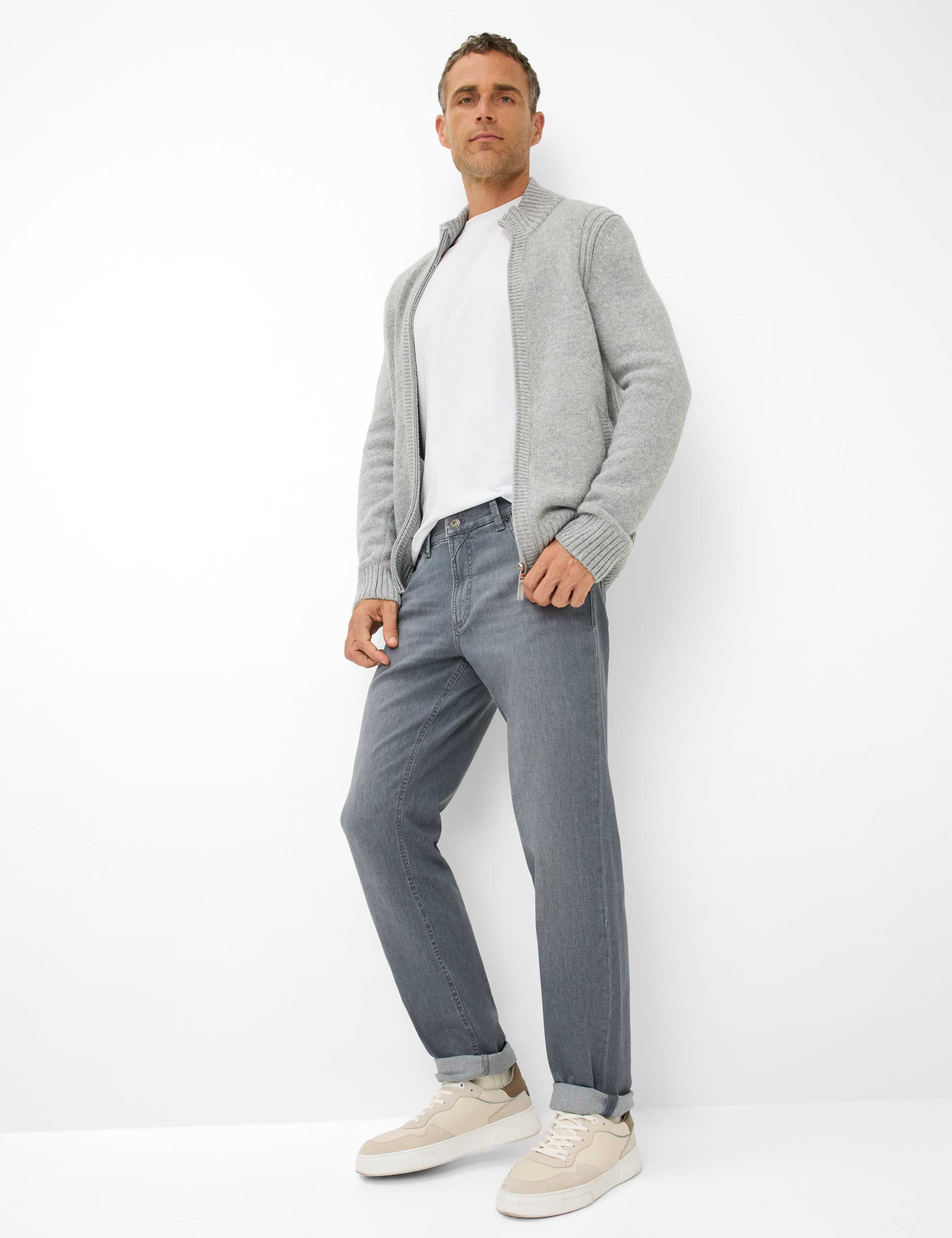 Homme Style LUKE Denim Gris Foncé Regular Fit Tenue du mannequin